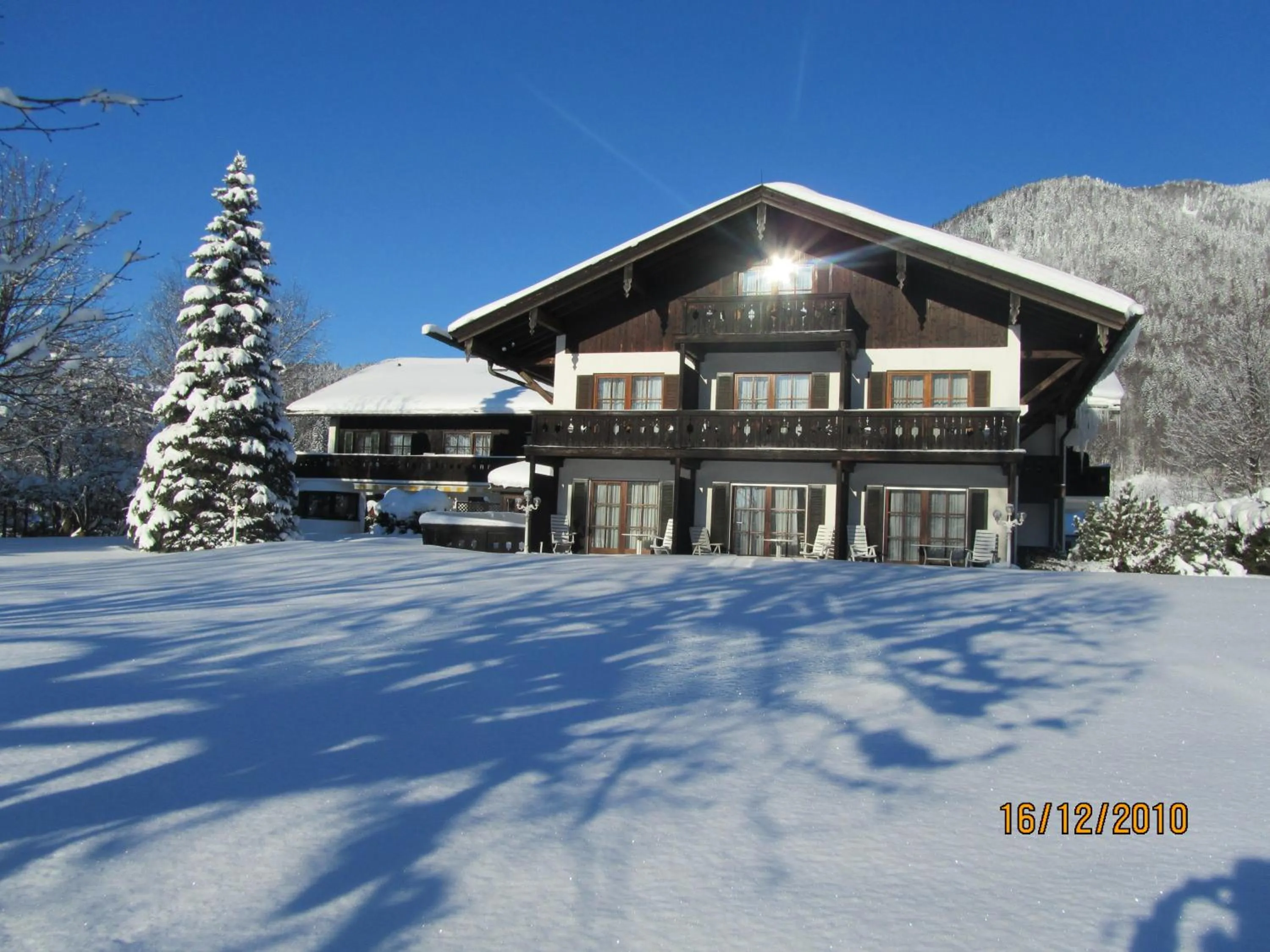 Property building in Hotel Bachmair Alpina