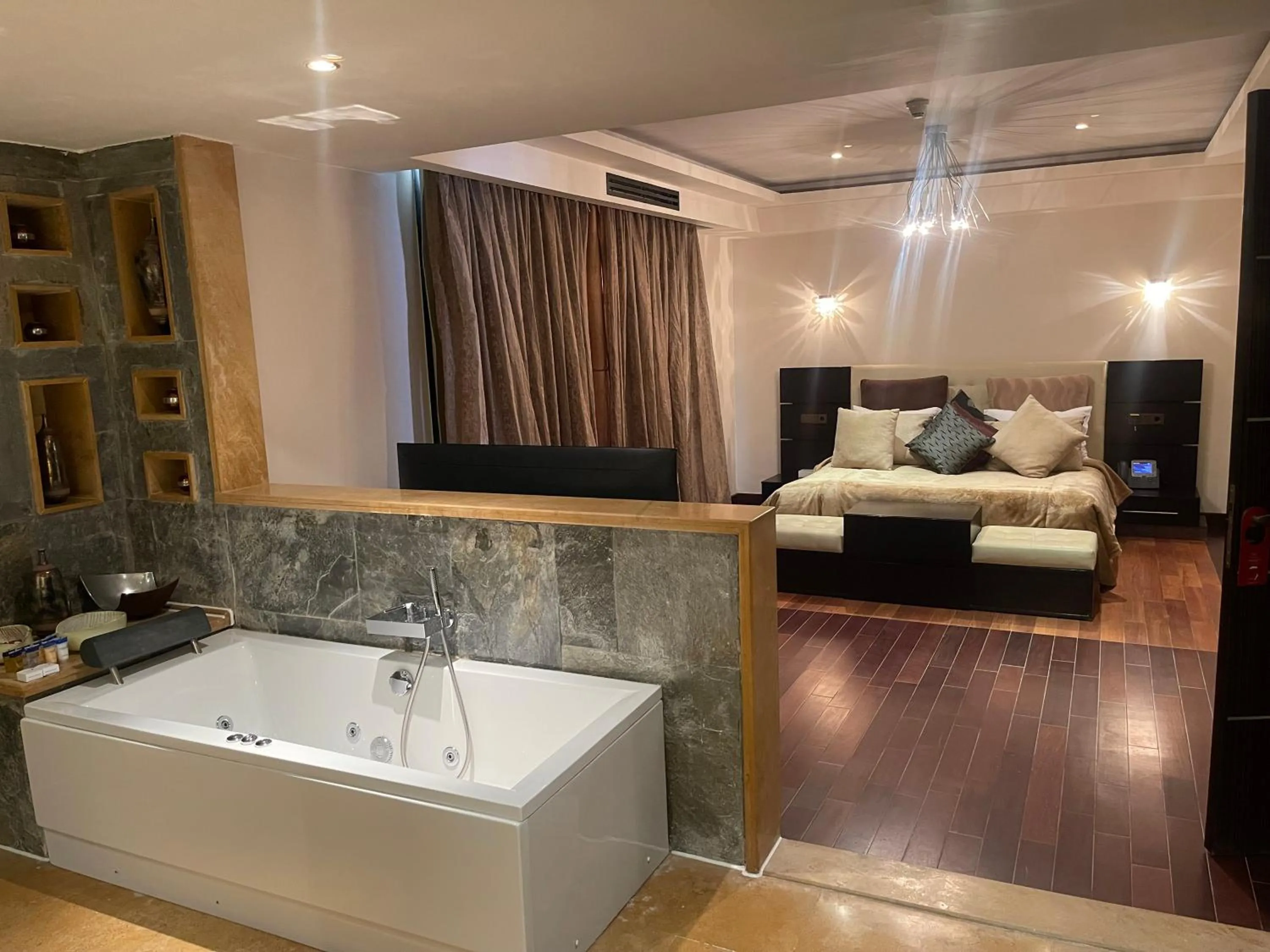 Bathroom, Bed in Pickalbatros The Palace Port Ghalib