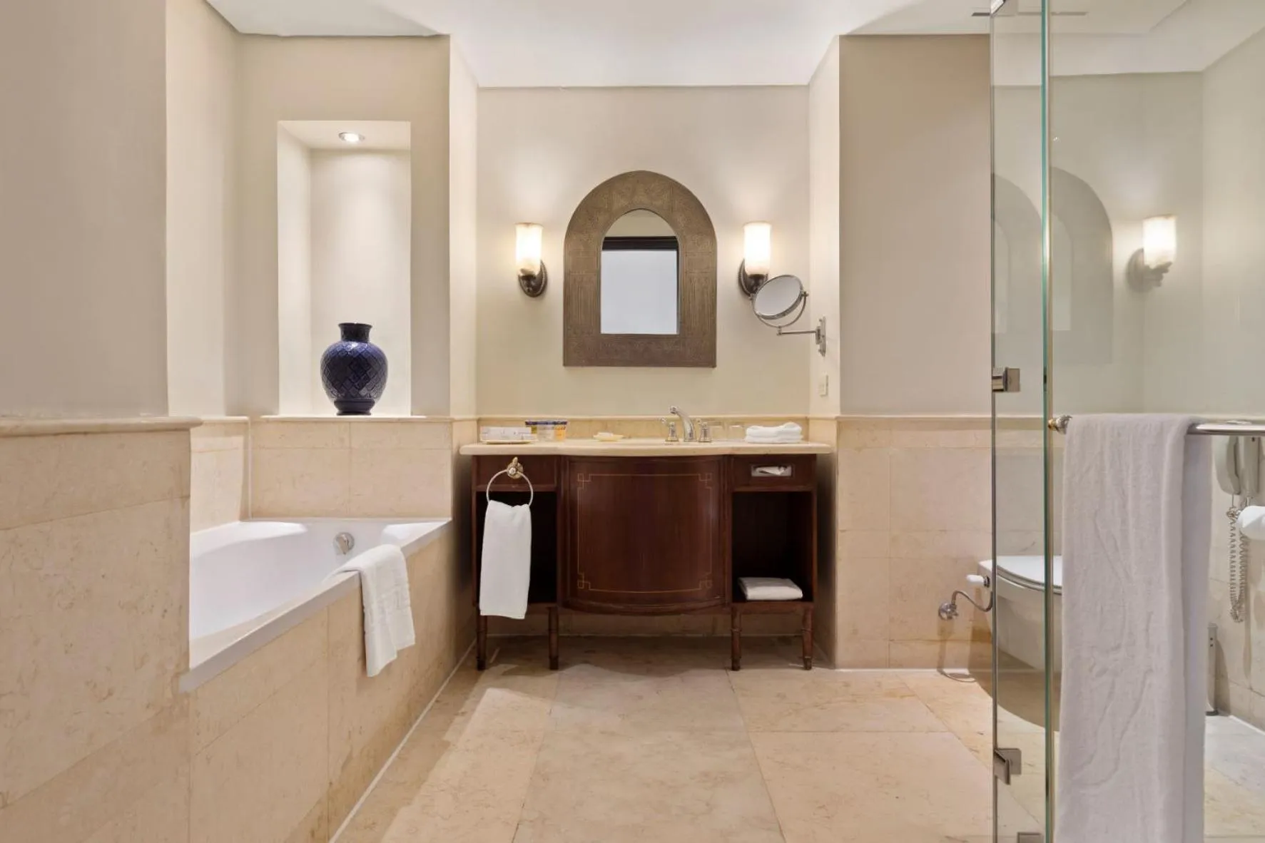 Toilet in Pickalbatros The Palace Port Ghalib