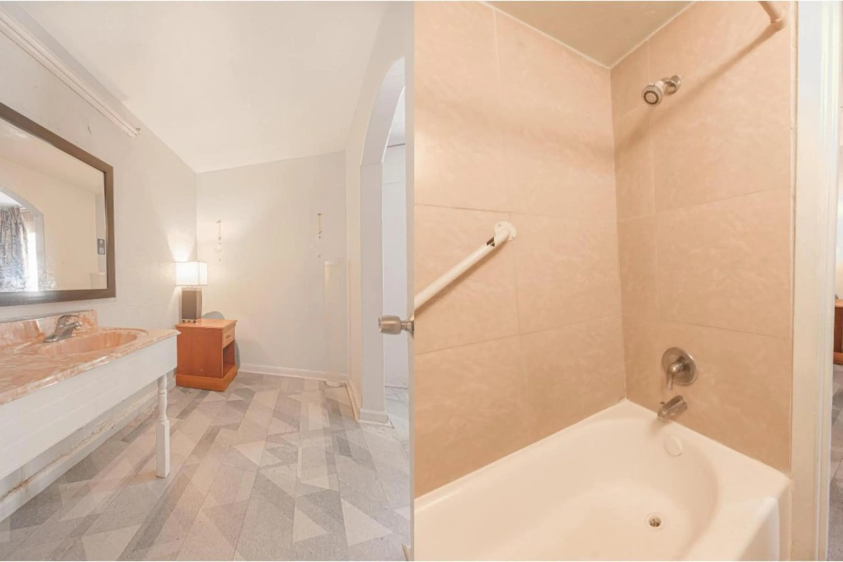 Bathroom in OYO Hotel Houston, TX near Medical Center NRG Stadium