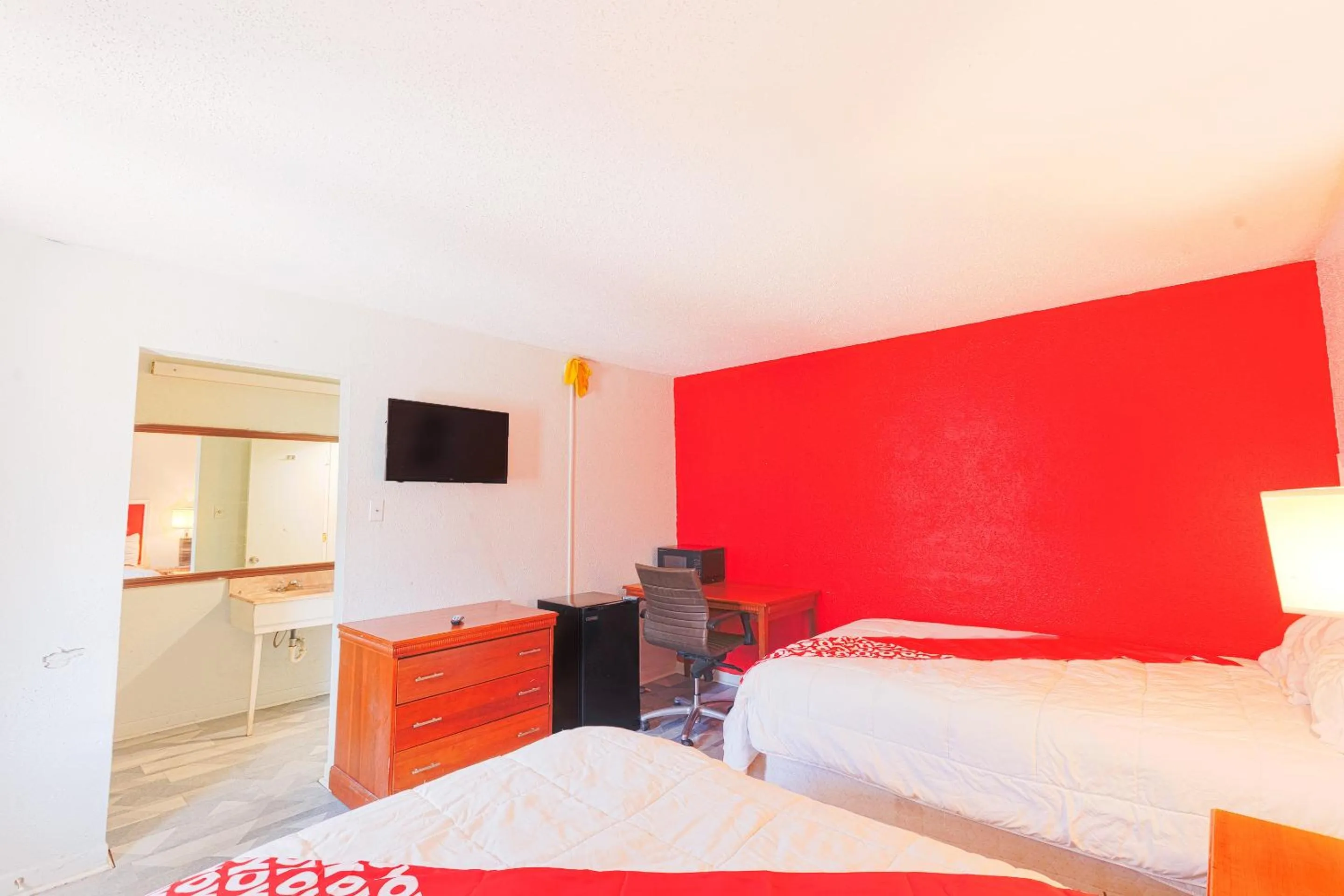 Bedroom in OYO Hotel Houston, TX near Medical Center NRG Stadium