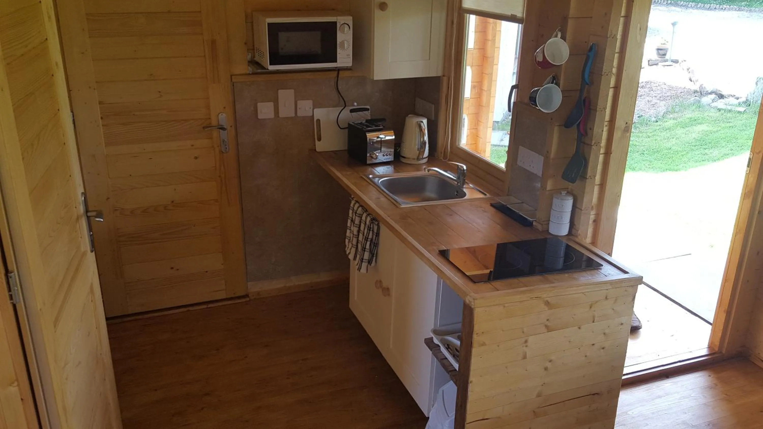 Kitchen or kitchenette in Canterra Cottage