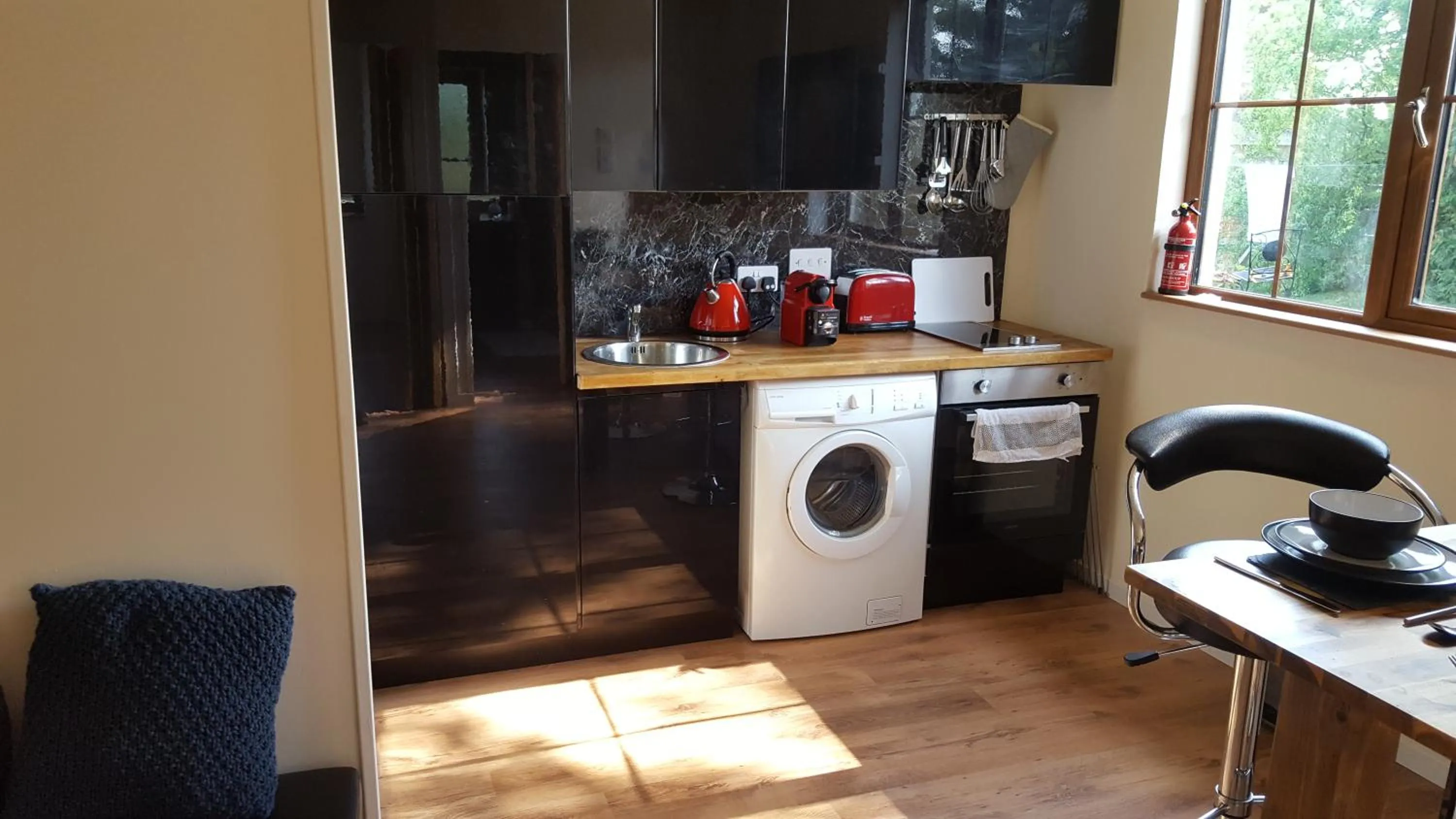 Kitchen or kitchenette in Canterra Cottage