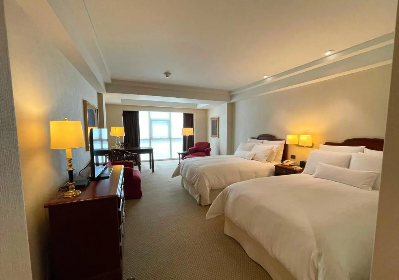 Bedroom, Bed in Swissotel Lima