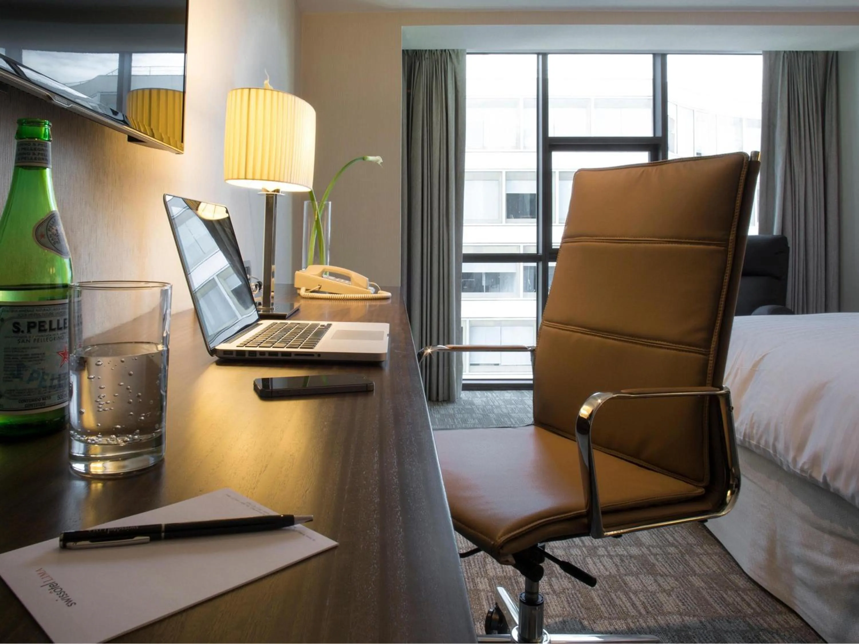 Bedroom, Bed in Swissotel Lima