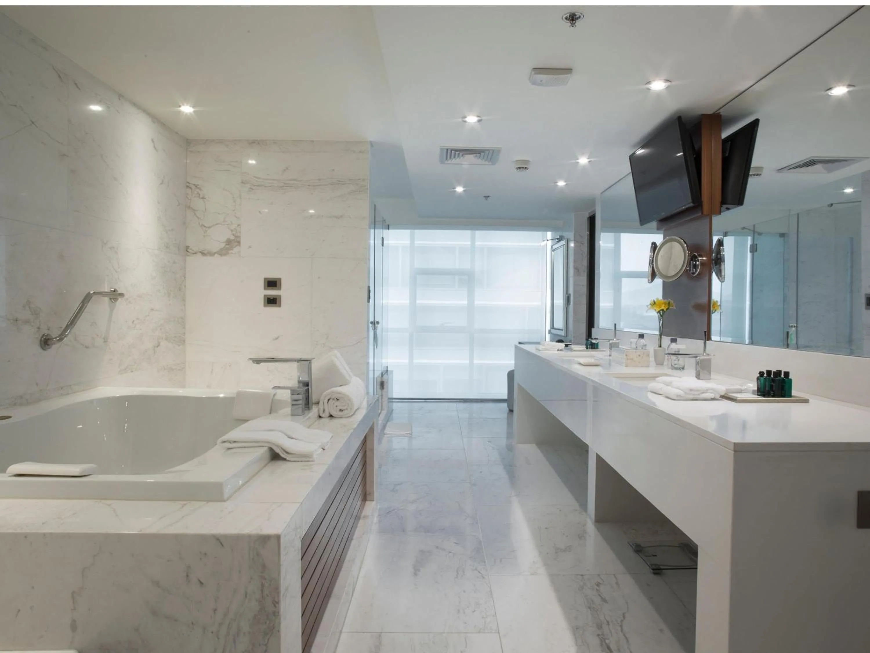 Bedroom in Swissotel Lima