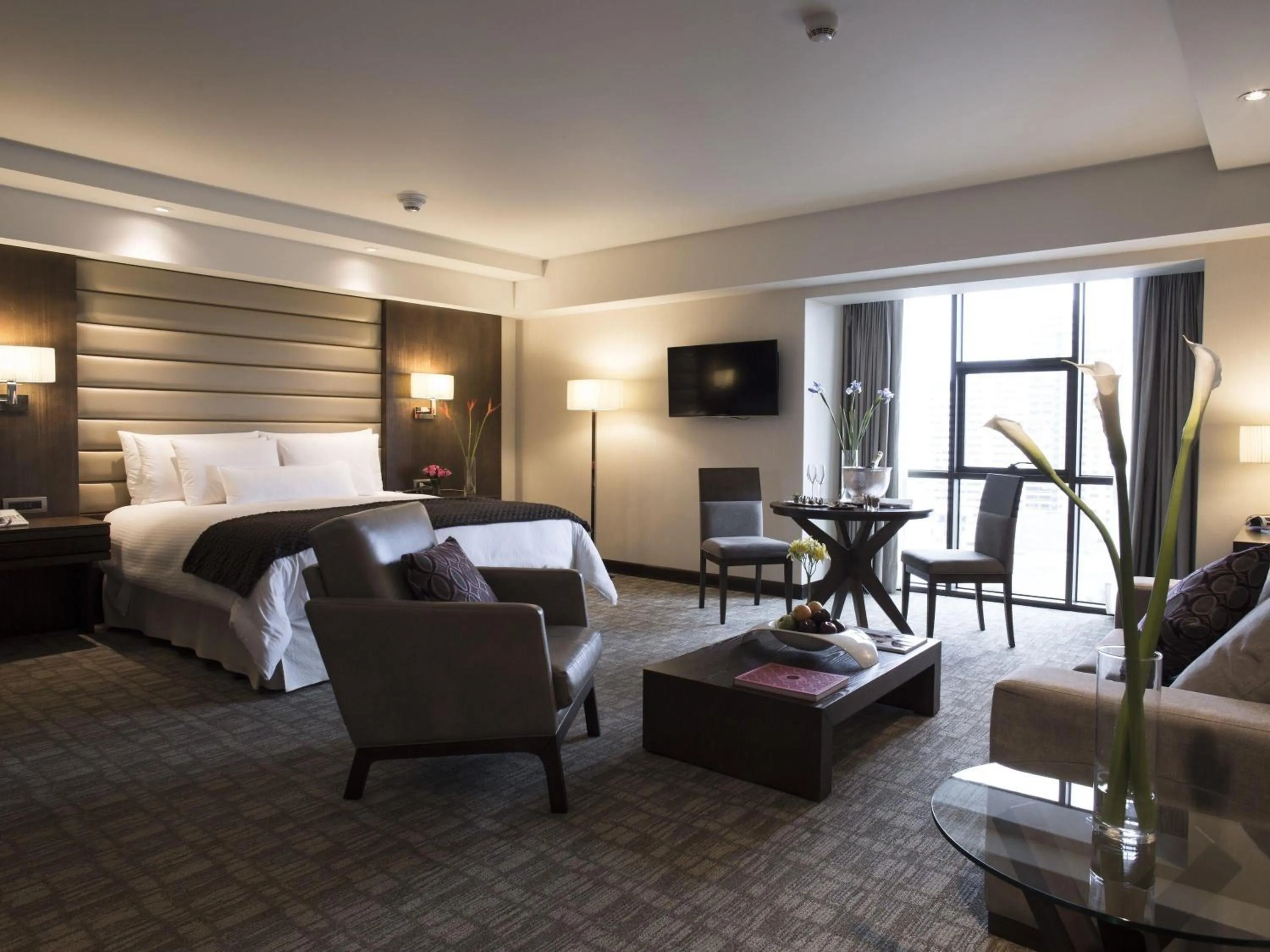 Bedroom, Bed in Swissotel Lima