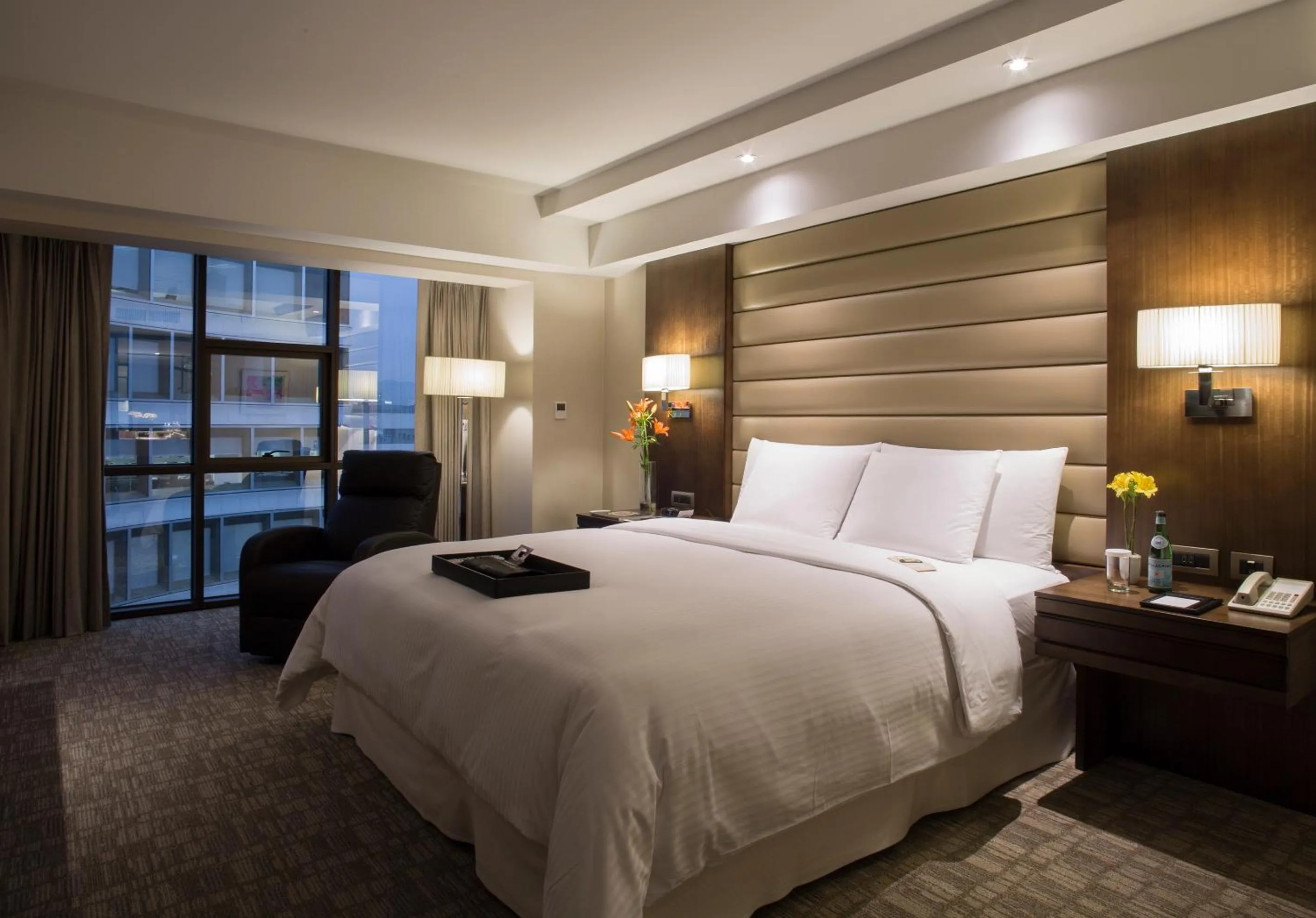 Bedroom, Bed in Swissotel Lima