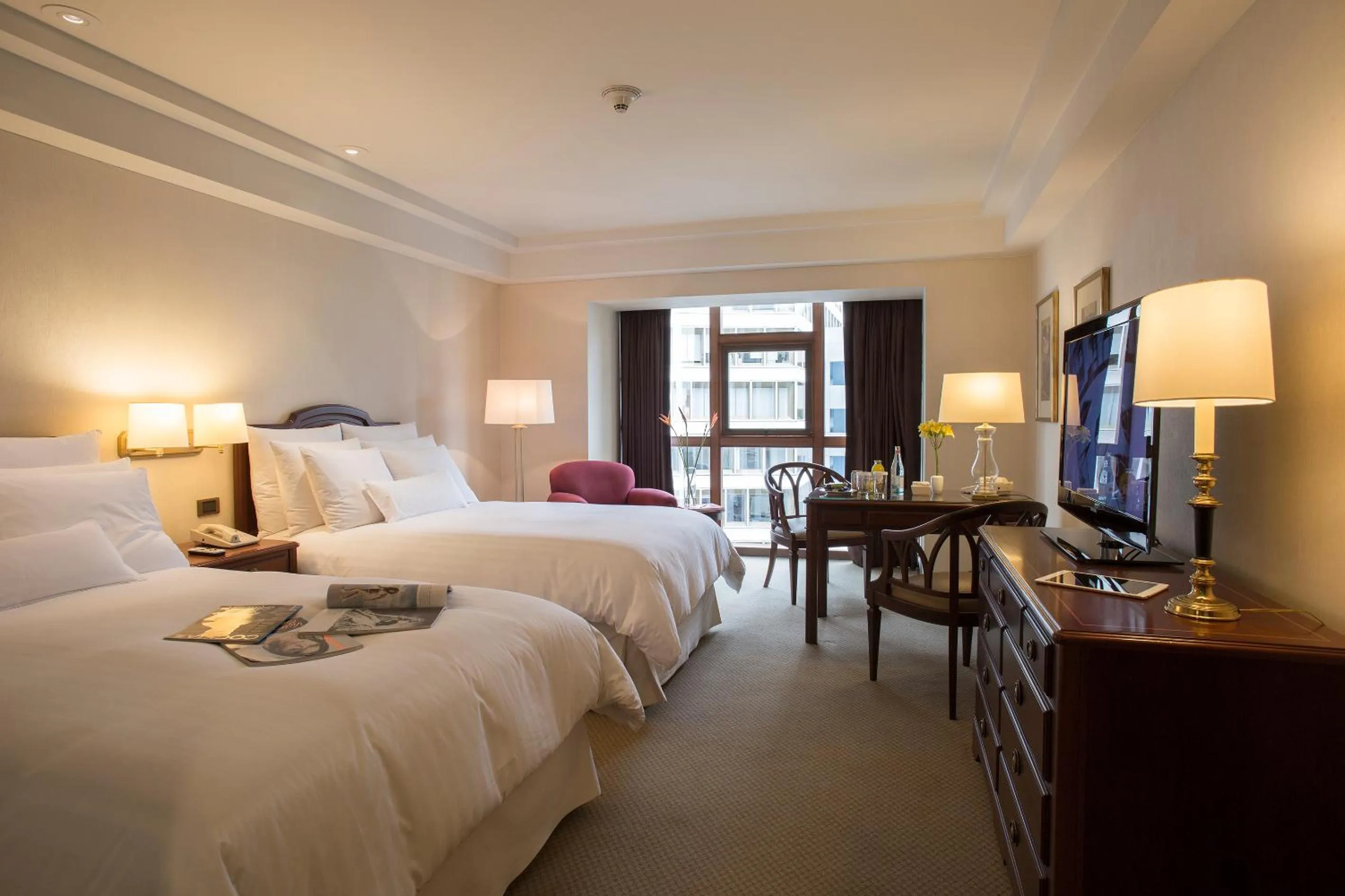 Bedroom, Bed in Swissotel Lima