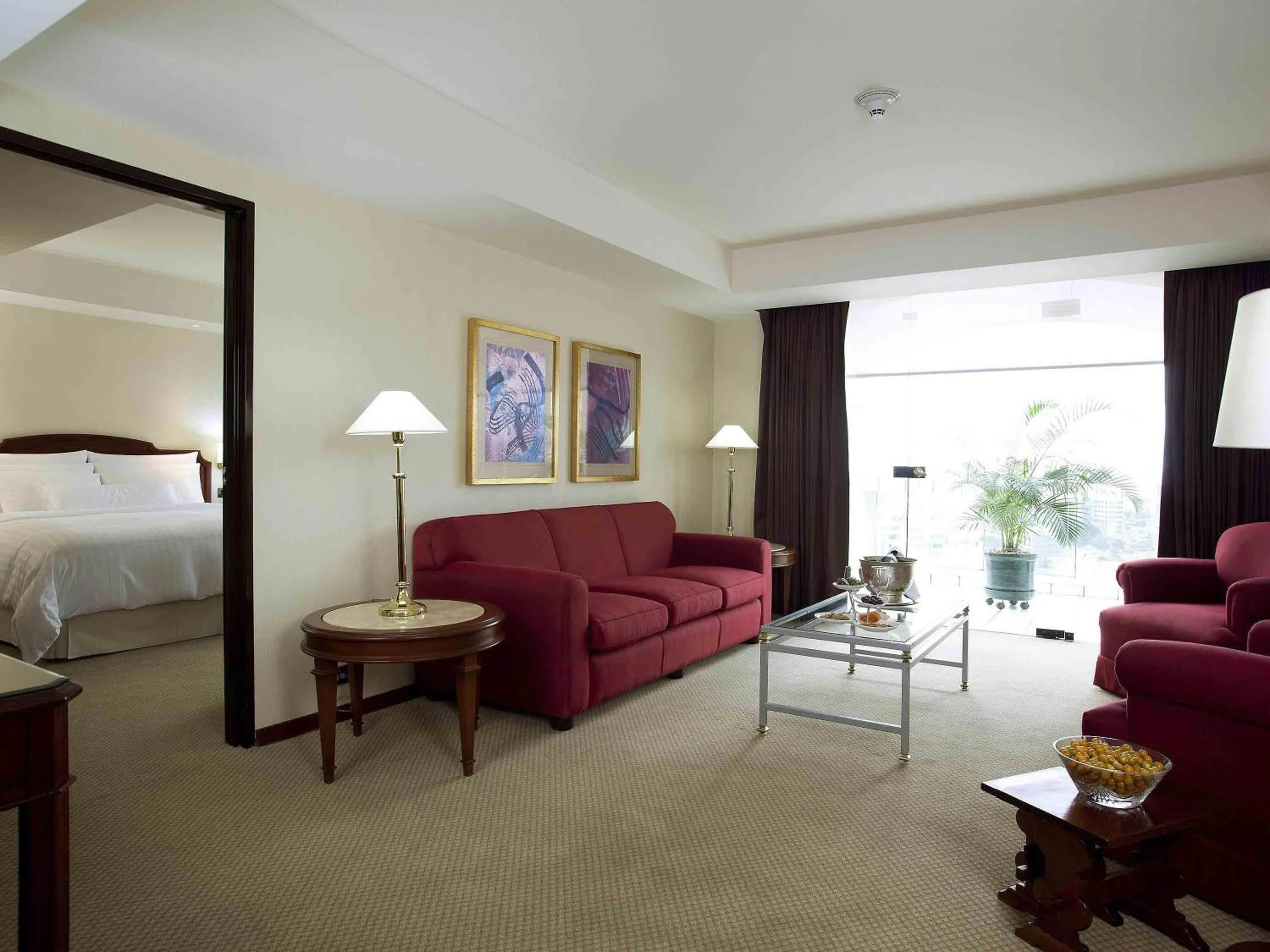 Photo of the whole room in Swissotel Lima