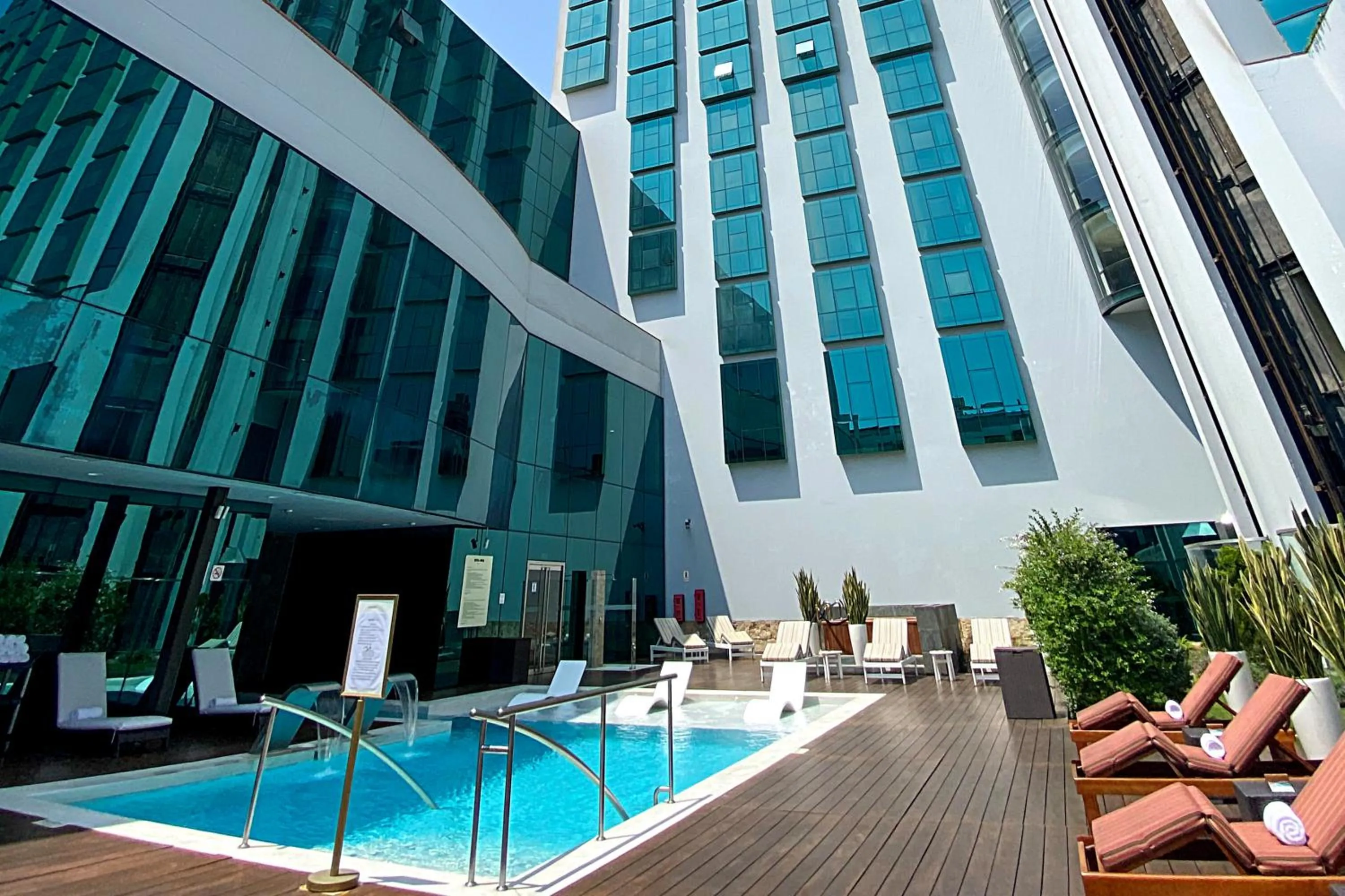 Pool view in Swissotel Lima