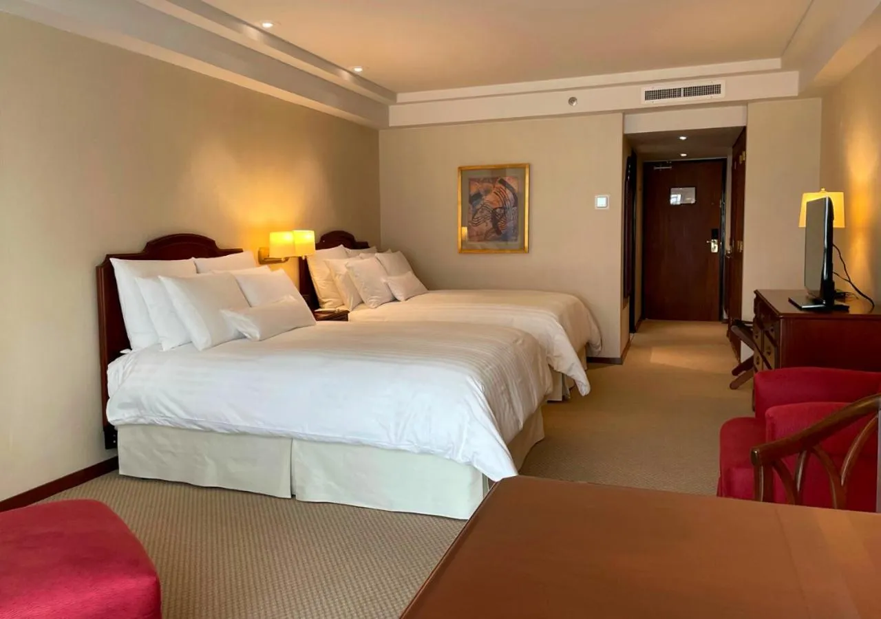 Bedroom, Bed in Swissotel Lima