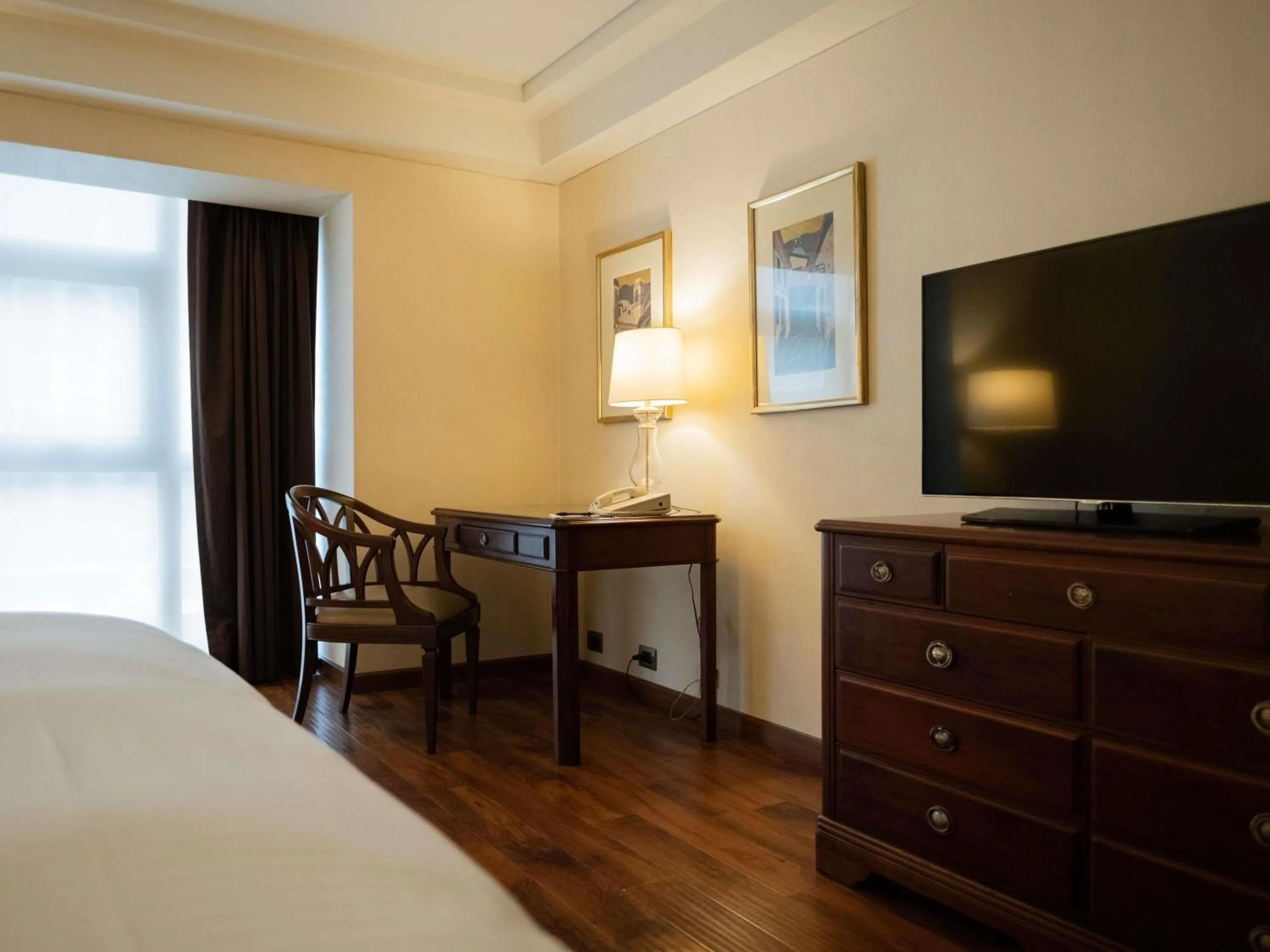 Bedroom, Bed in Swissotel Lima