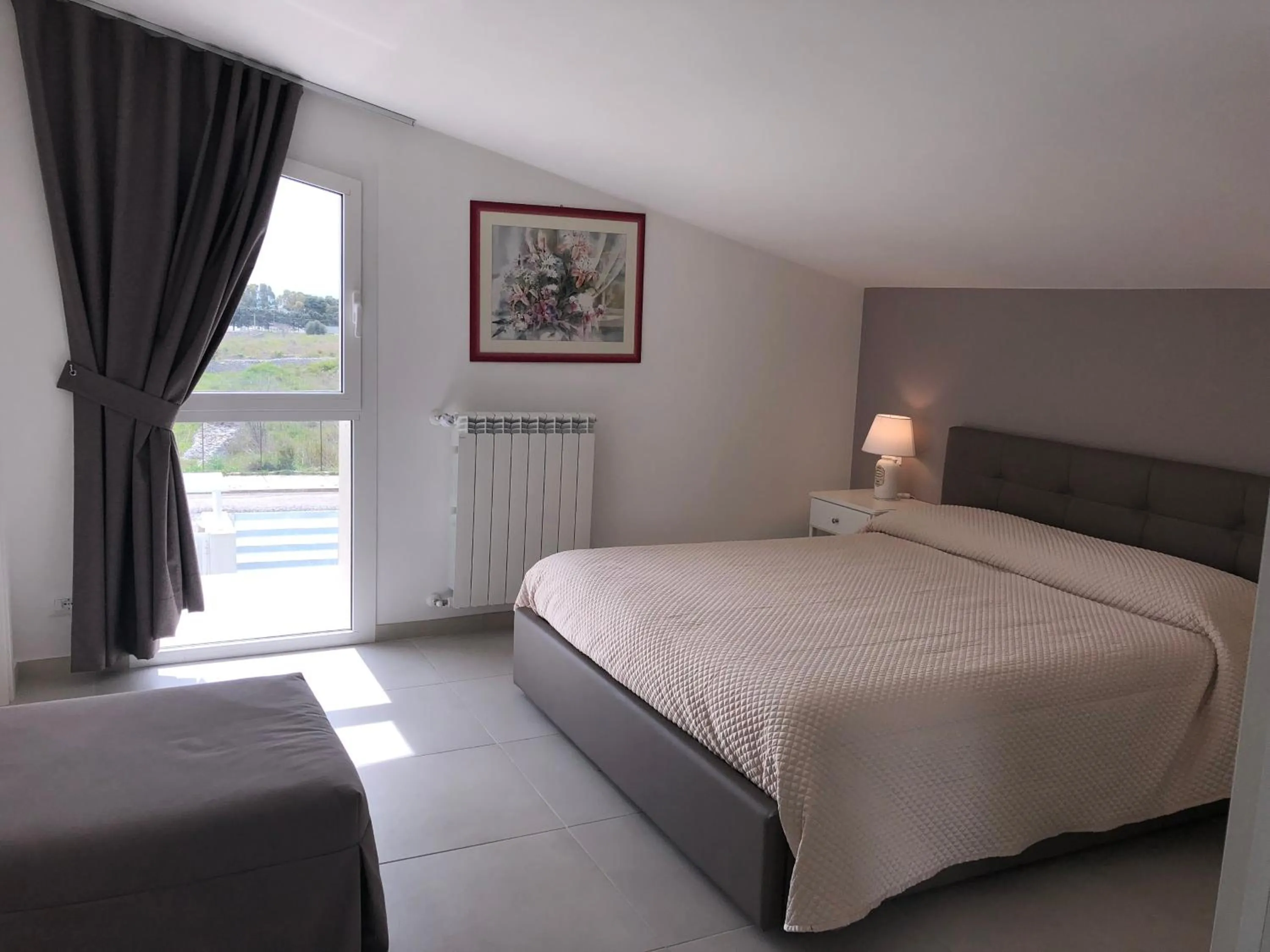 Photo of the whole room, Bed in Linda's B&B