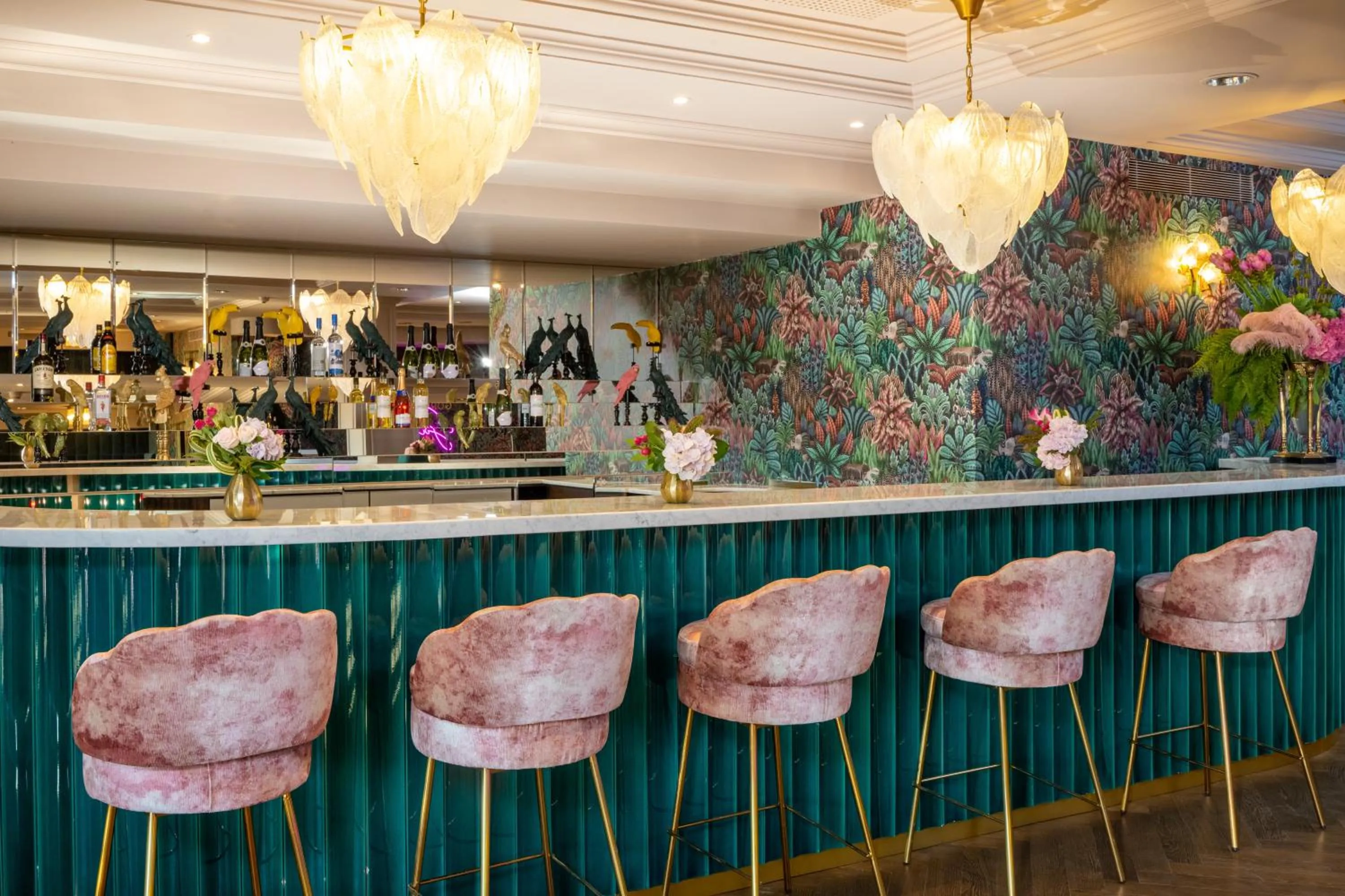 Lounge or bar in Leonardo Gordon Beach