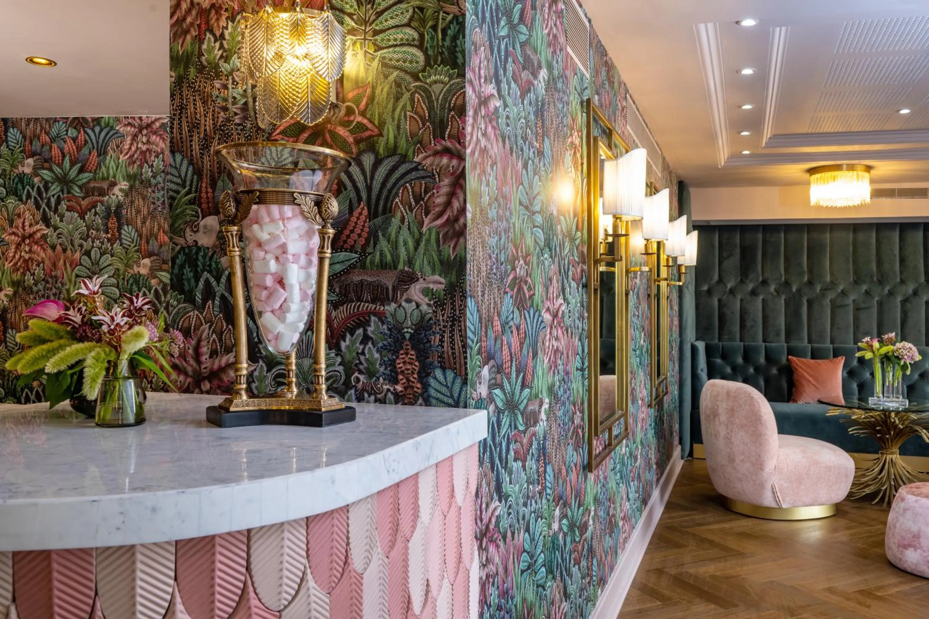 Seating area in Leonardo Gordon Beach