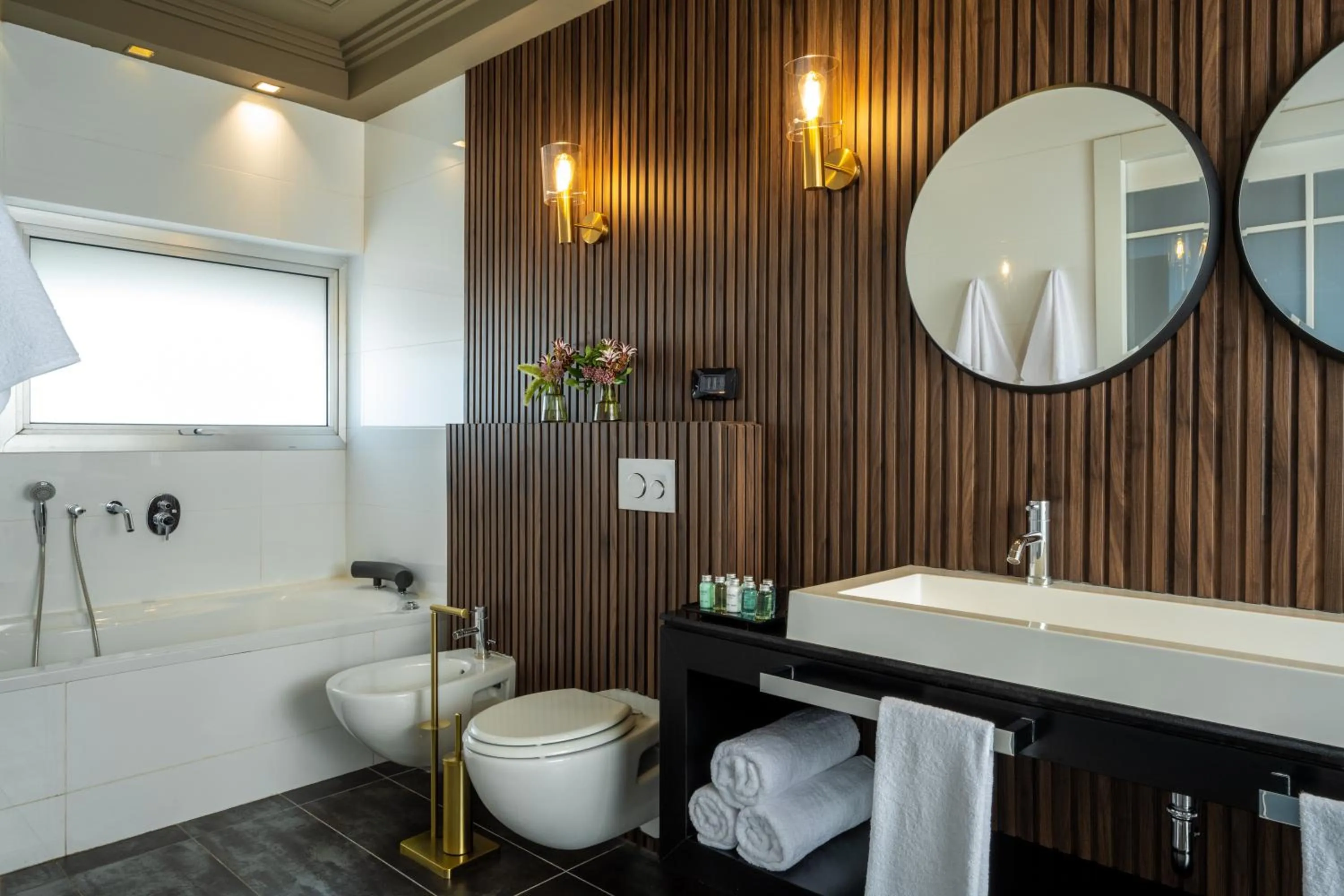 Bathroom in Leonardo Gordon Beach