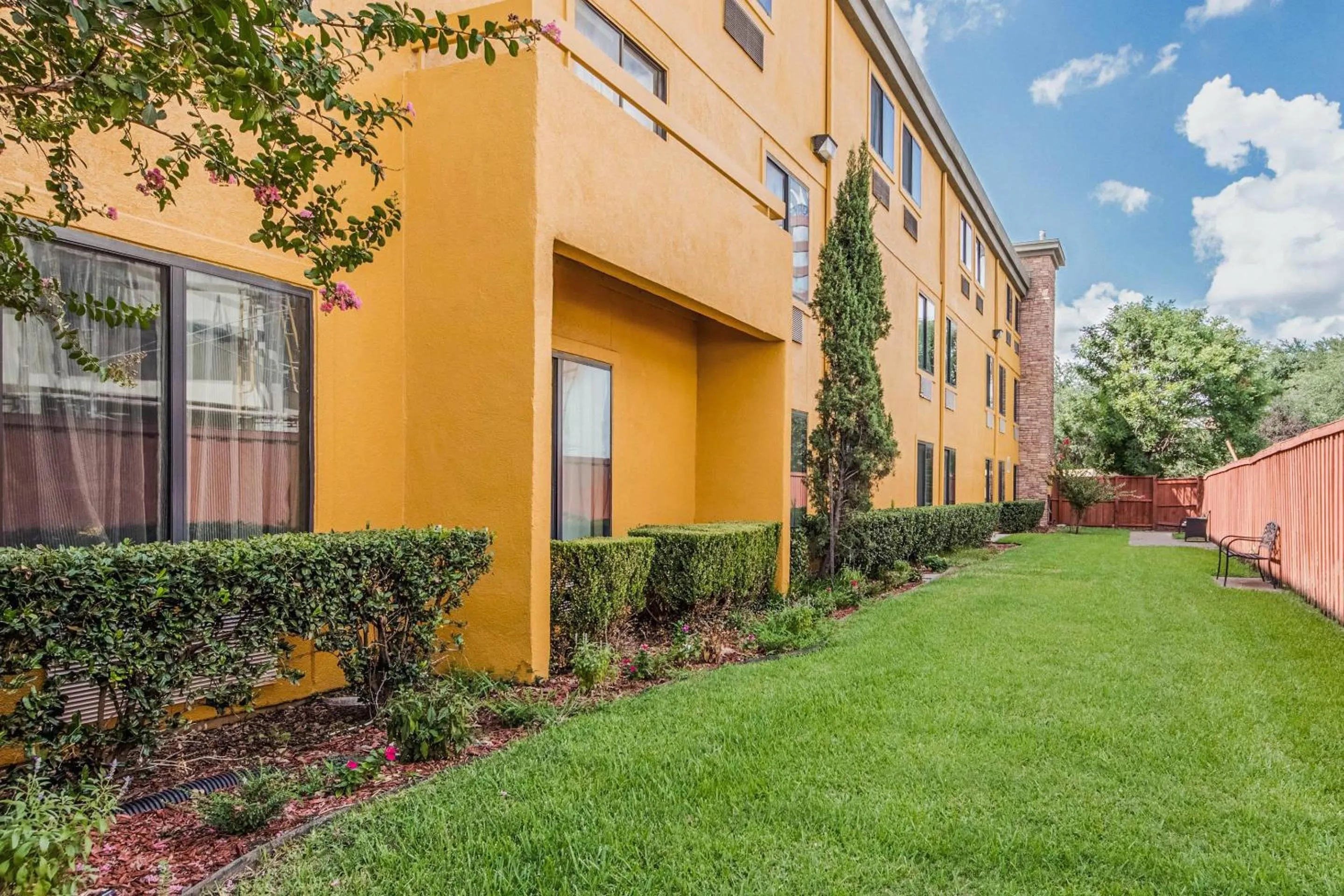 Property building in Comfort Inn Dallas Park Central