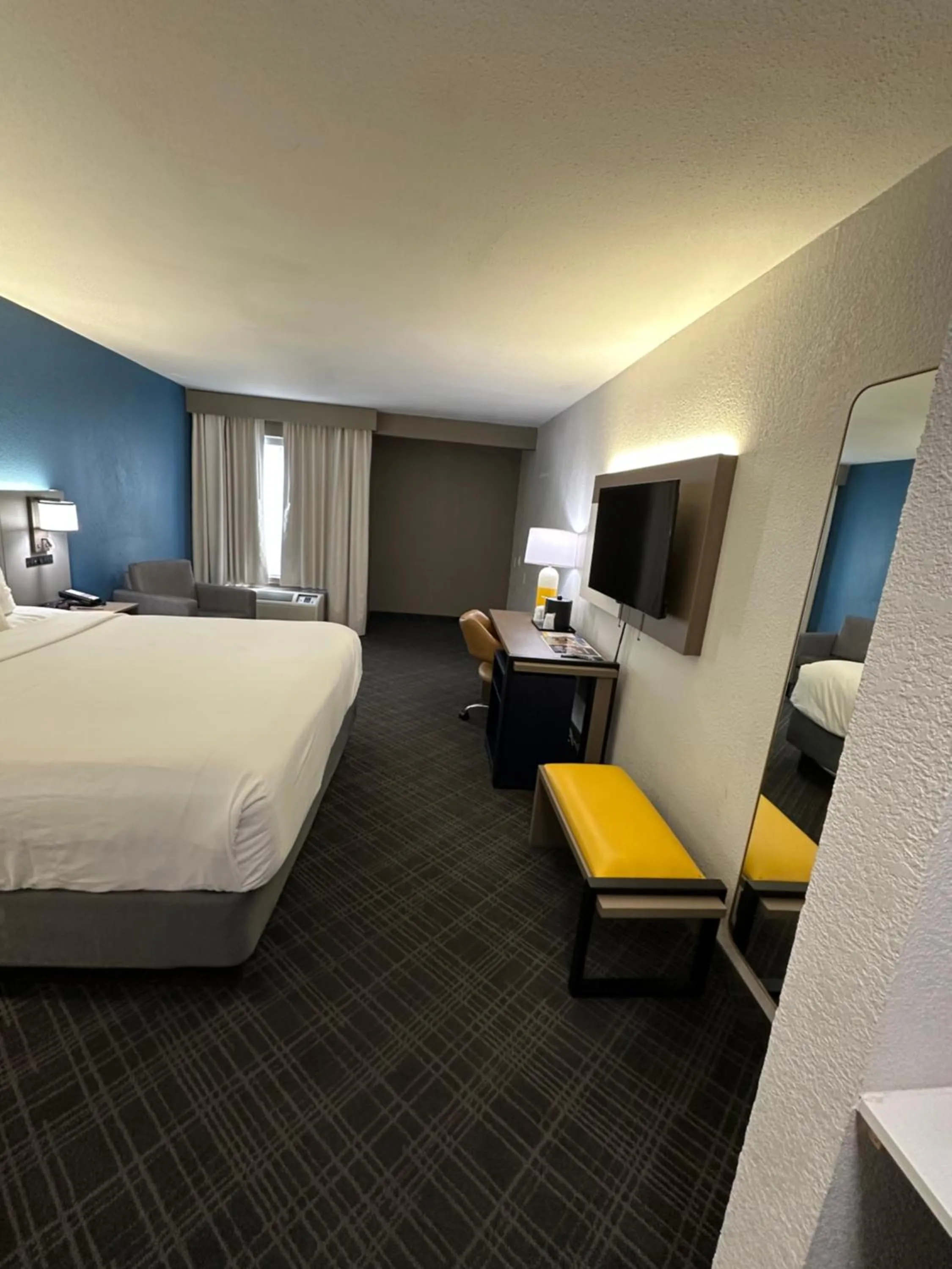 Bed in Comfort Inn Dallas Park Central