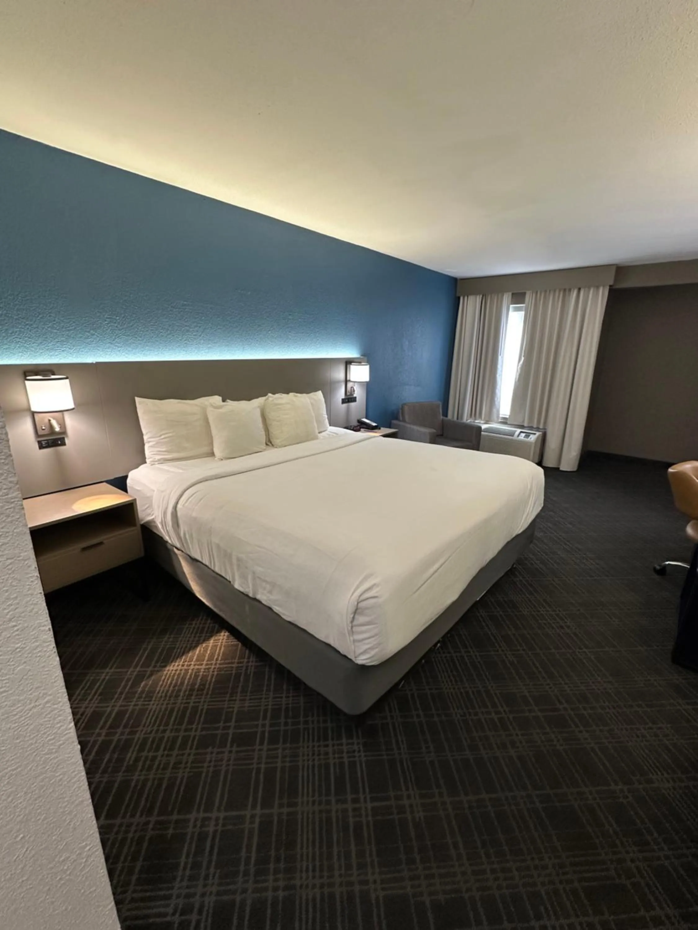 Bed in Comfort Inn Dallas Park Central