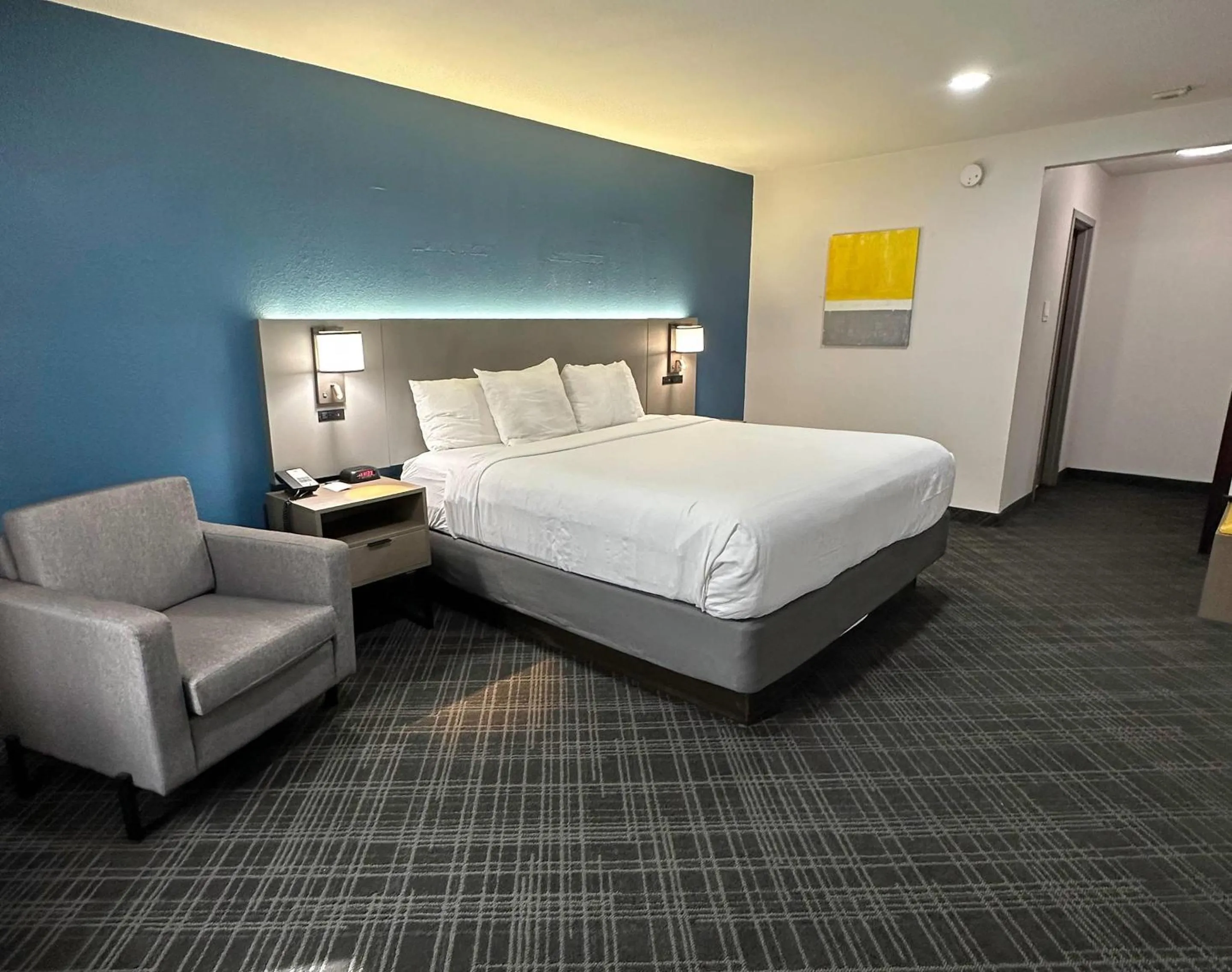 Bedroom, Bed in Comfort Inn Dallas Park Central