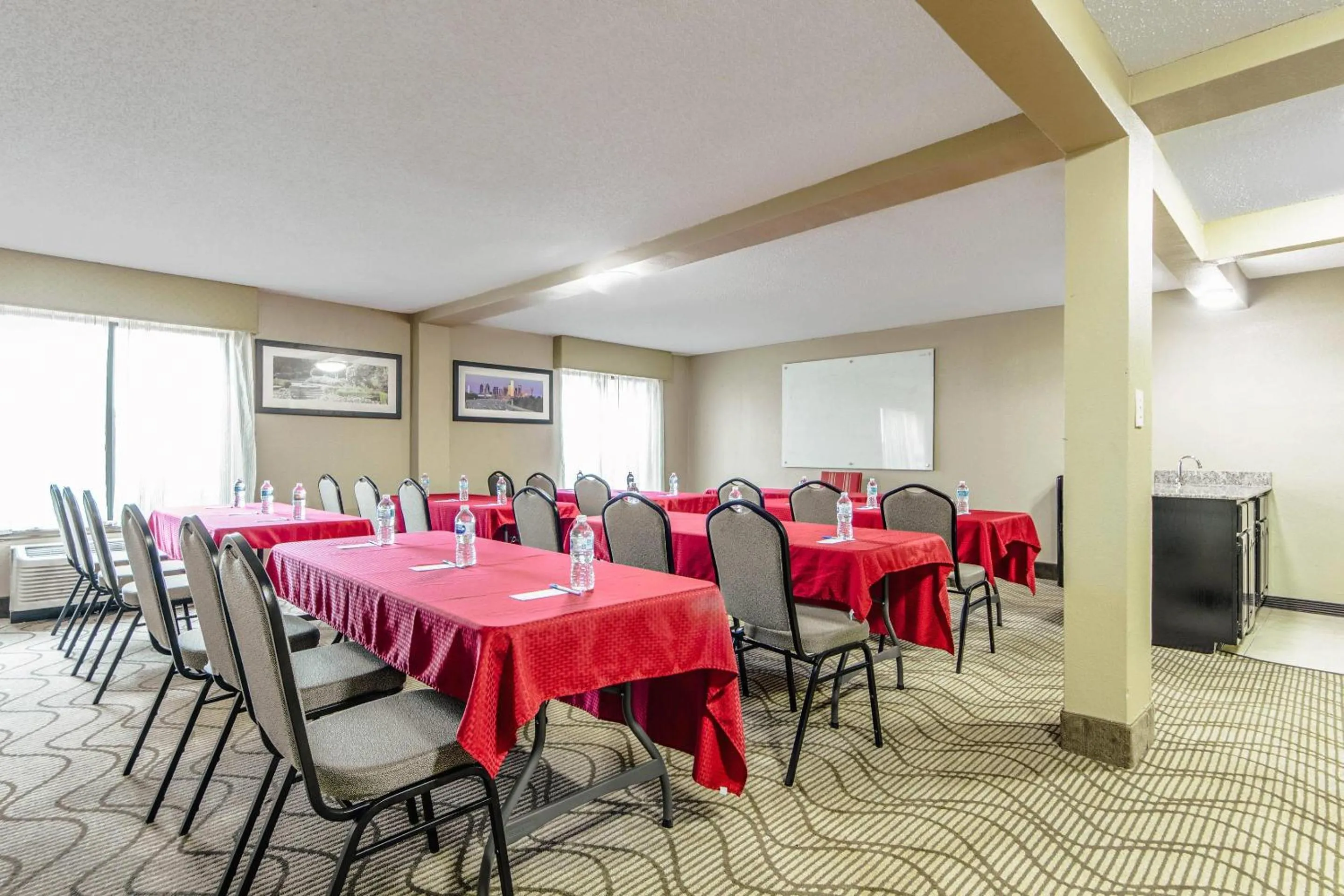 Meeting/conference room in Comfort Inn Dallas Park Central