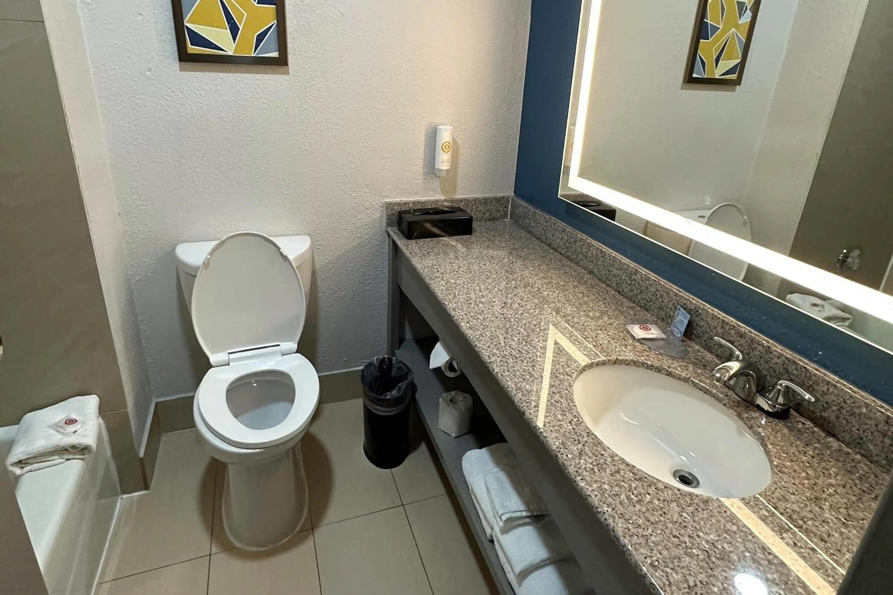 Bedroom in Comfort Inn Dallas Park Central