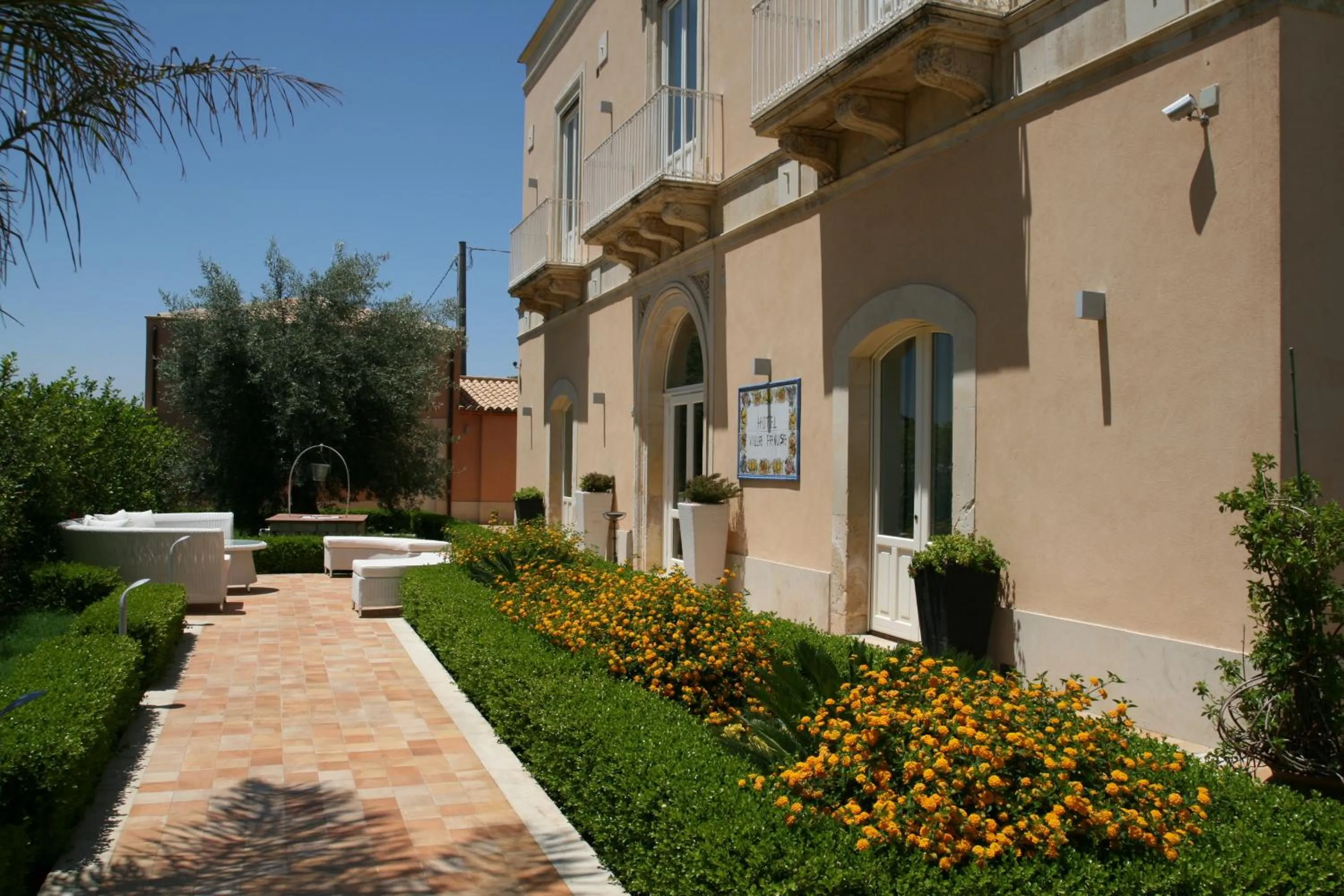 Facade/entrance in Hotel Villa Fanusa