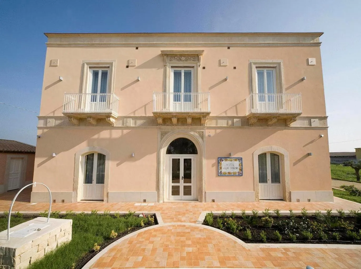 Property building in Hotel Villa Fanusa