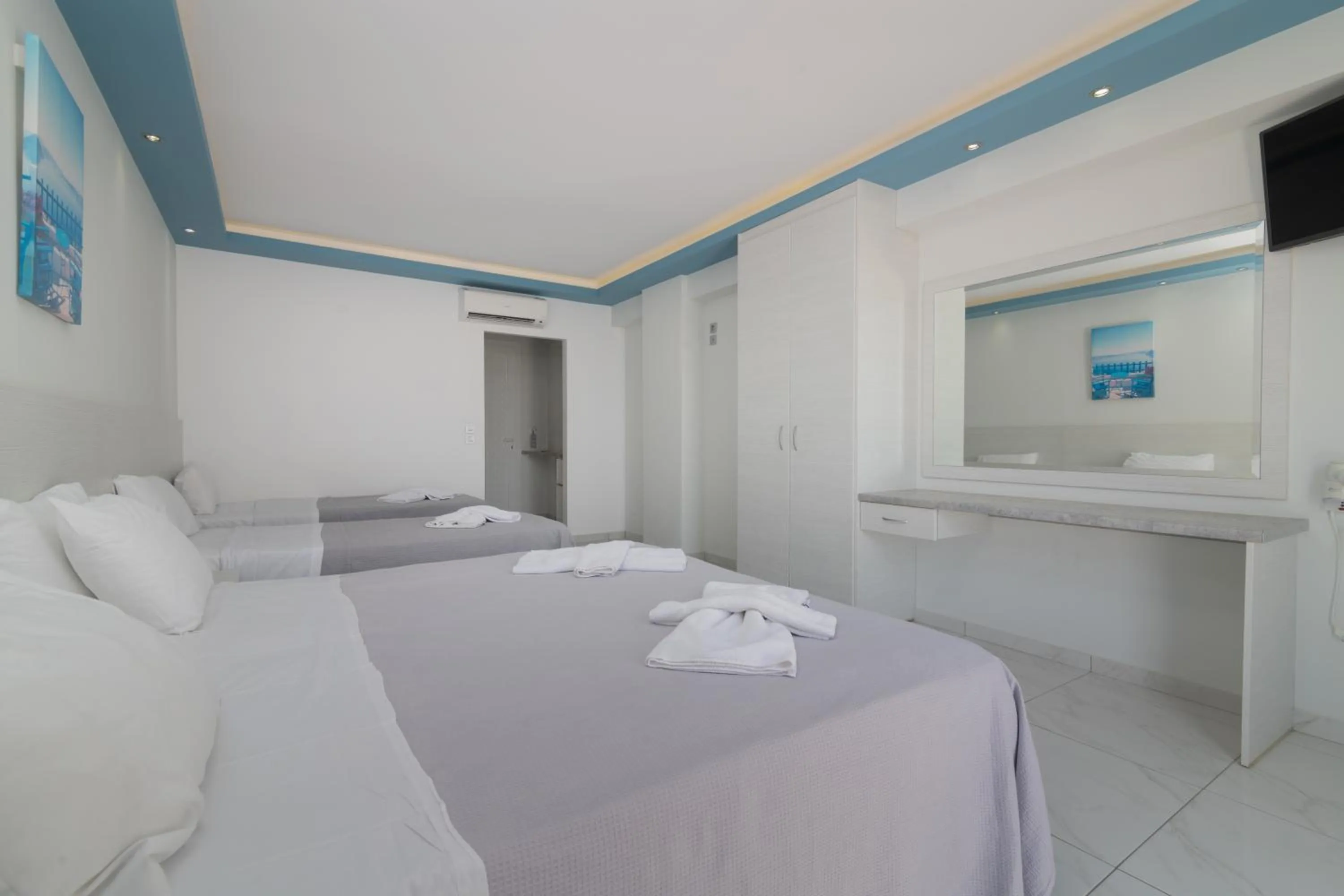 Photo of the whole room, Bed in Callinica Hotel