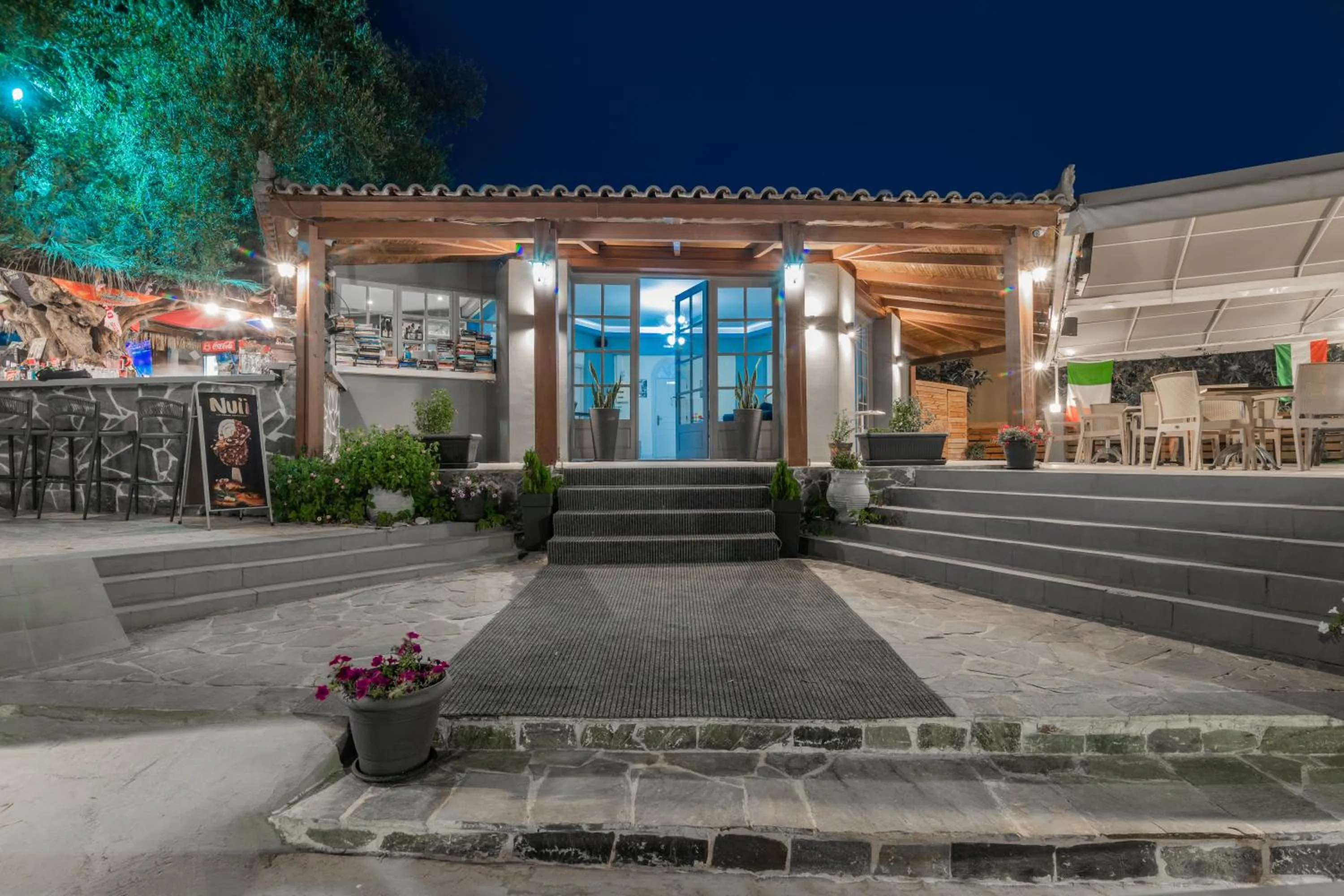 Facade/entrance in Callinica Hotel