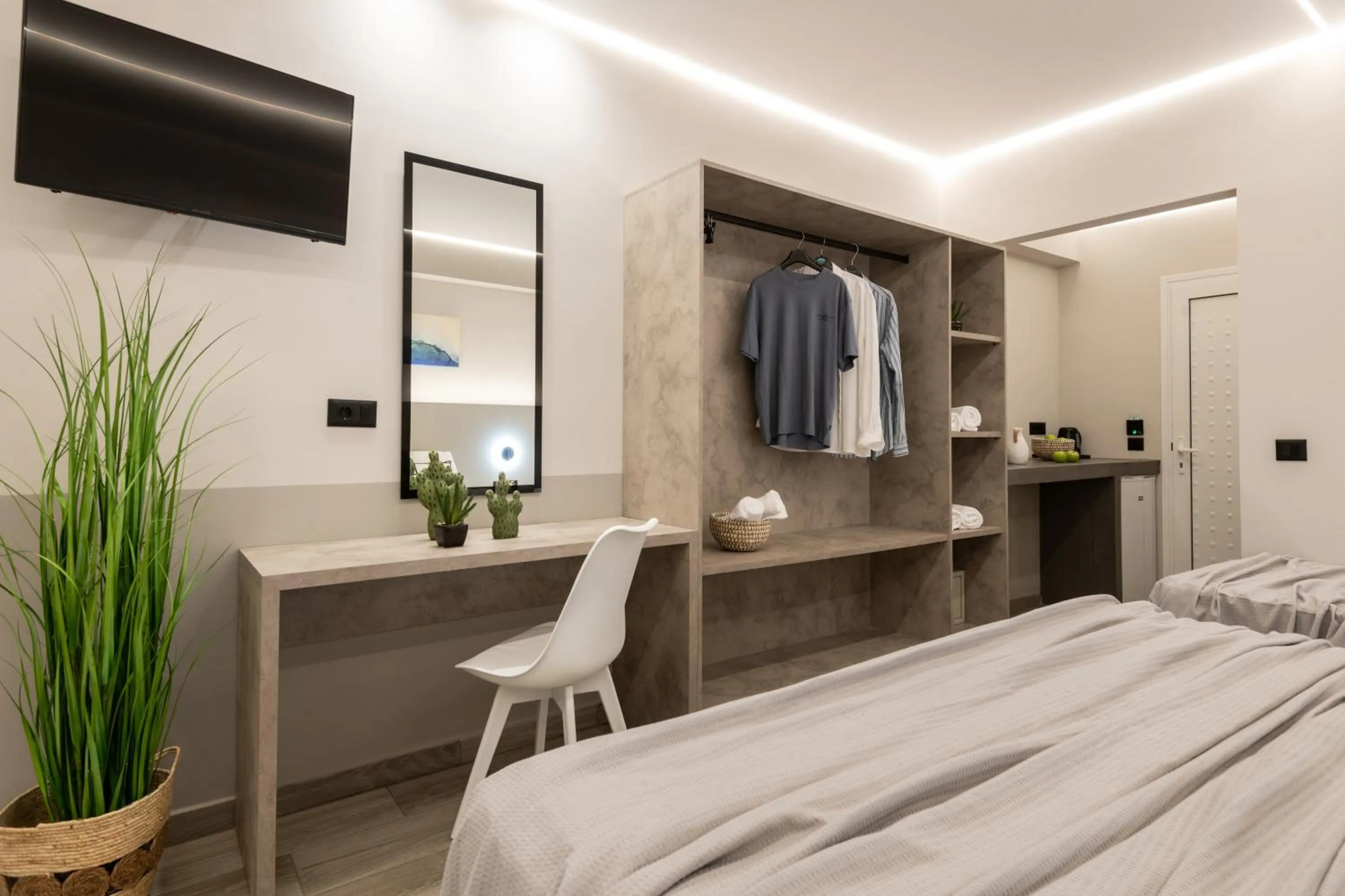 Facade/entrance, Bed in Callinica Hotel