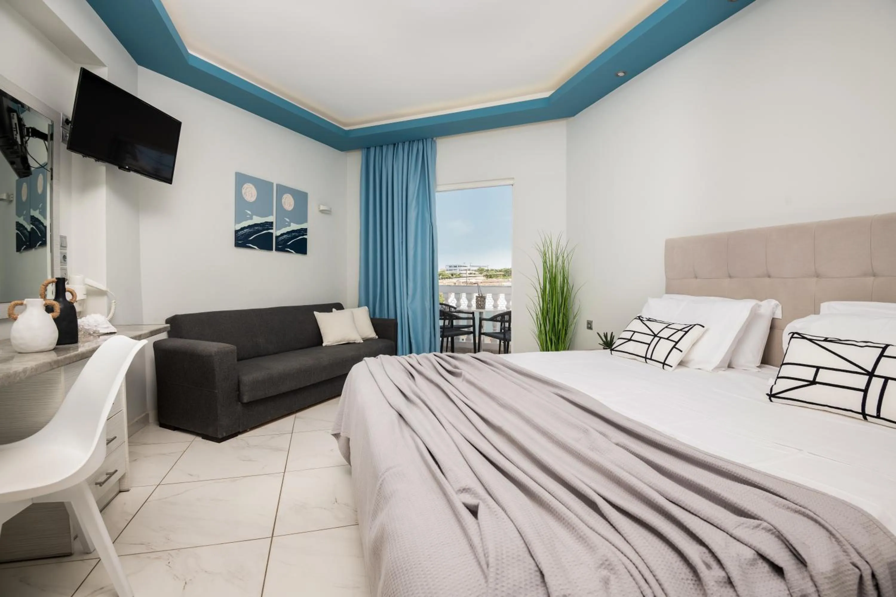 TV and multimedia, Bed in Callinica Hotel