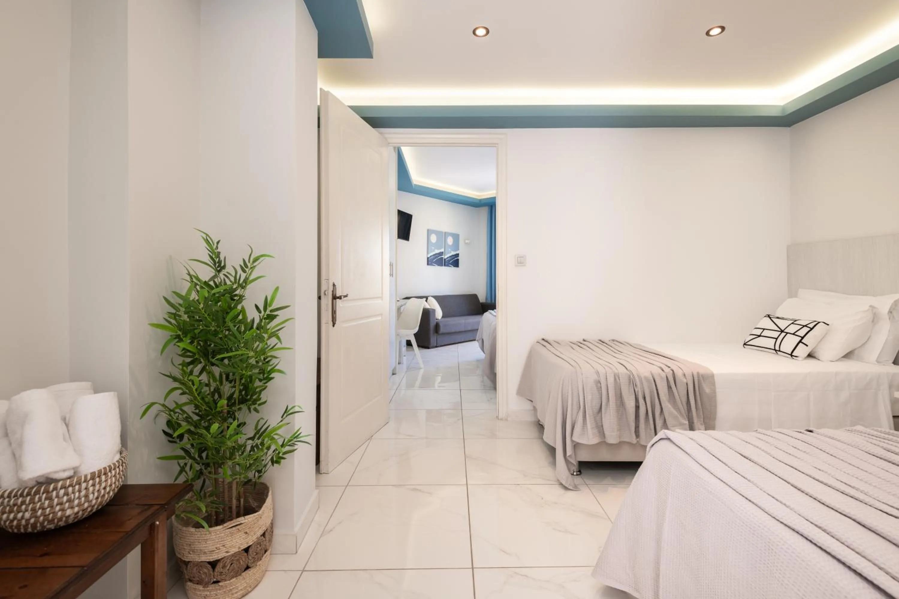 Facade/entrance, Bed in Callinica Hotel