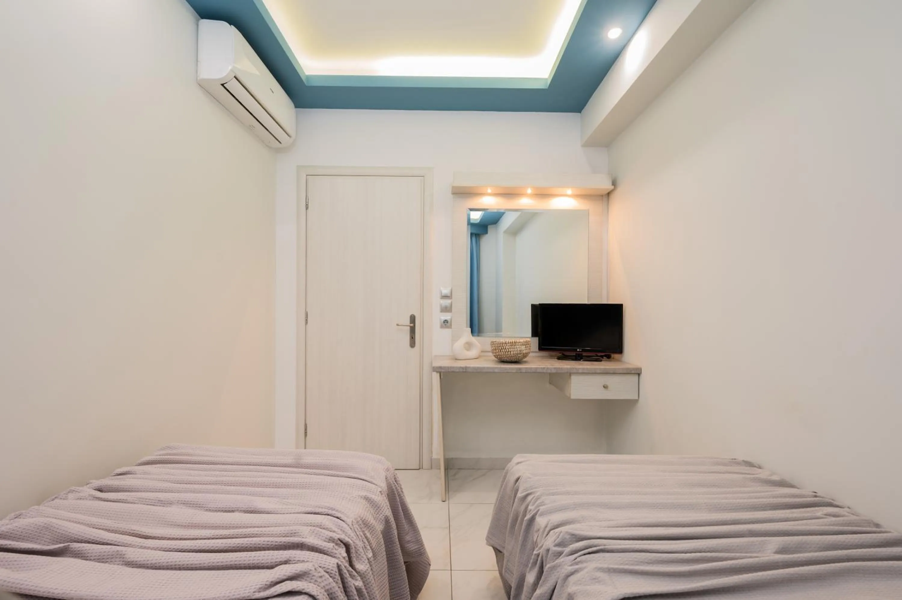 TV and multimedia, Bed in Callinica Hotel