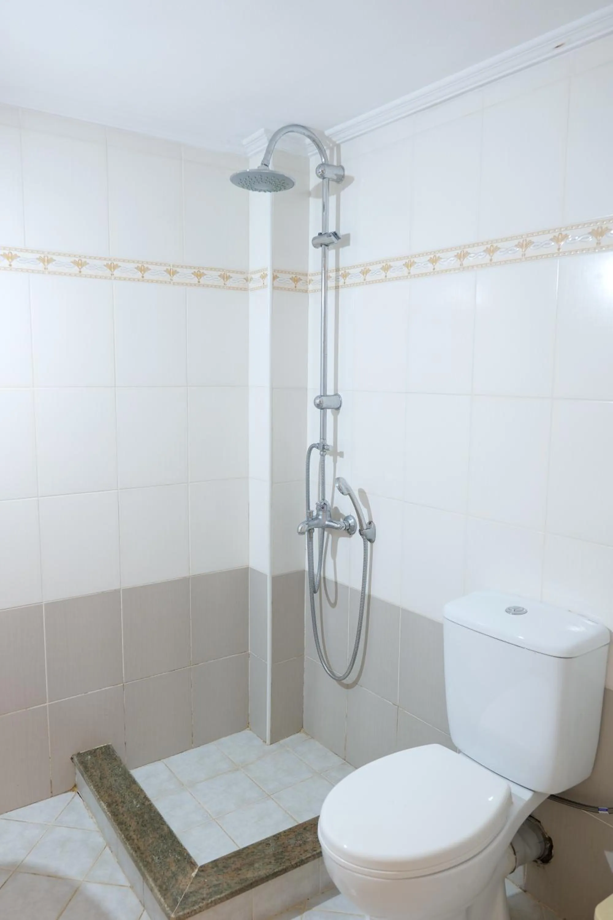 Bathroom in Miracle Apartments Saranda