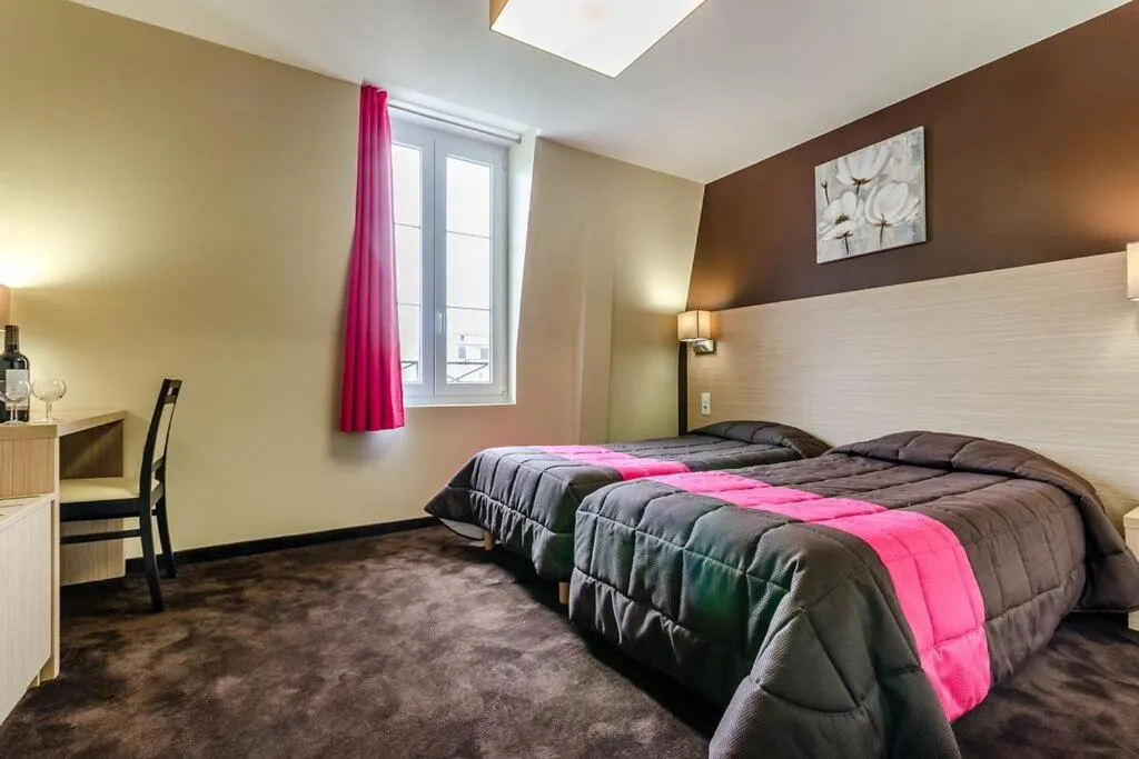 Photo of the whole room, Bed in Hôtel Saint Louis de France