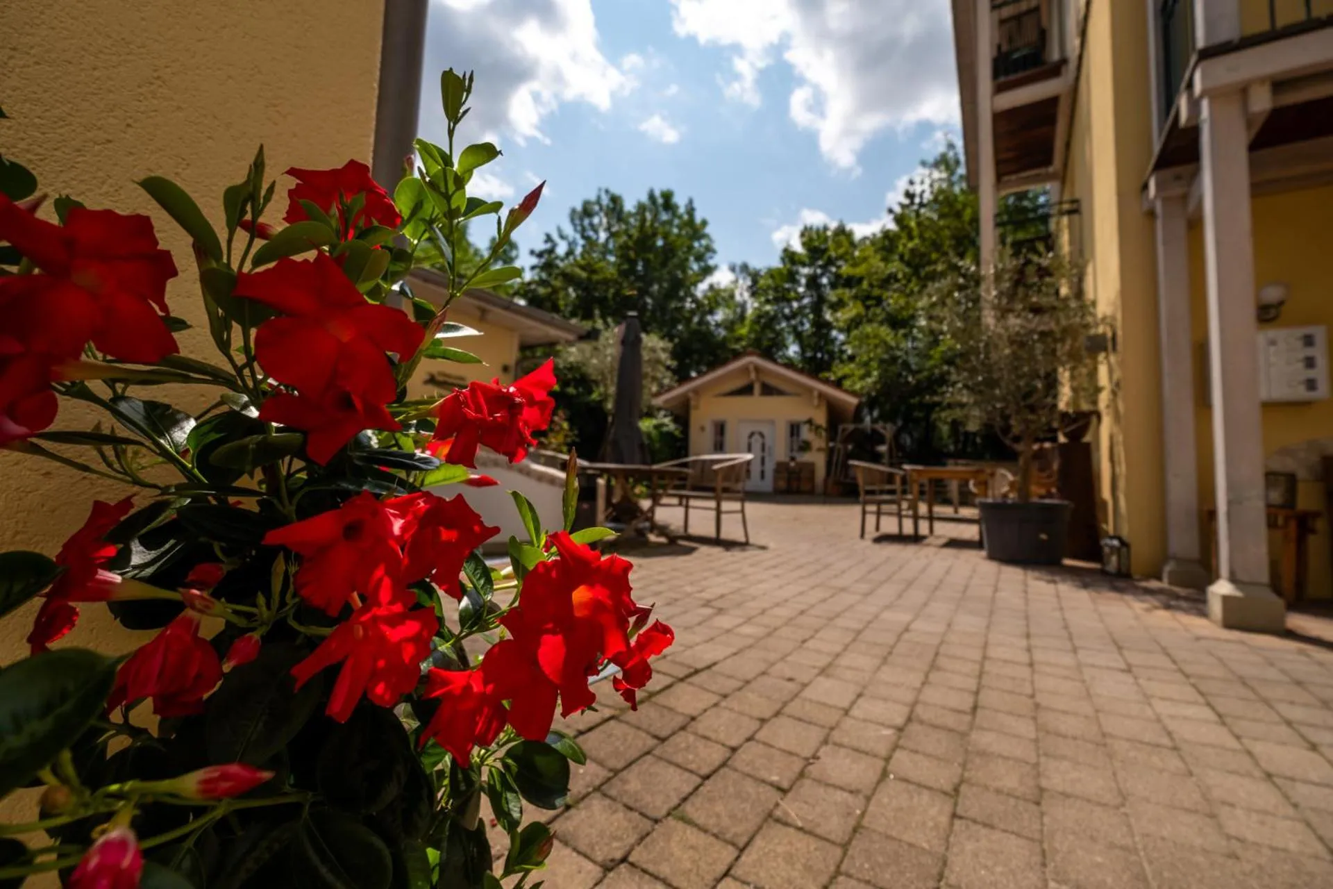 Property building in Landhaus Hotel Wolfratshausen
