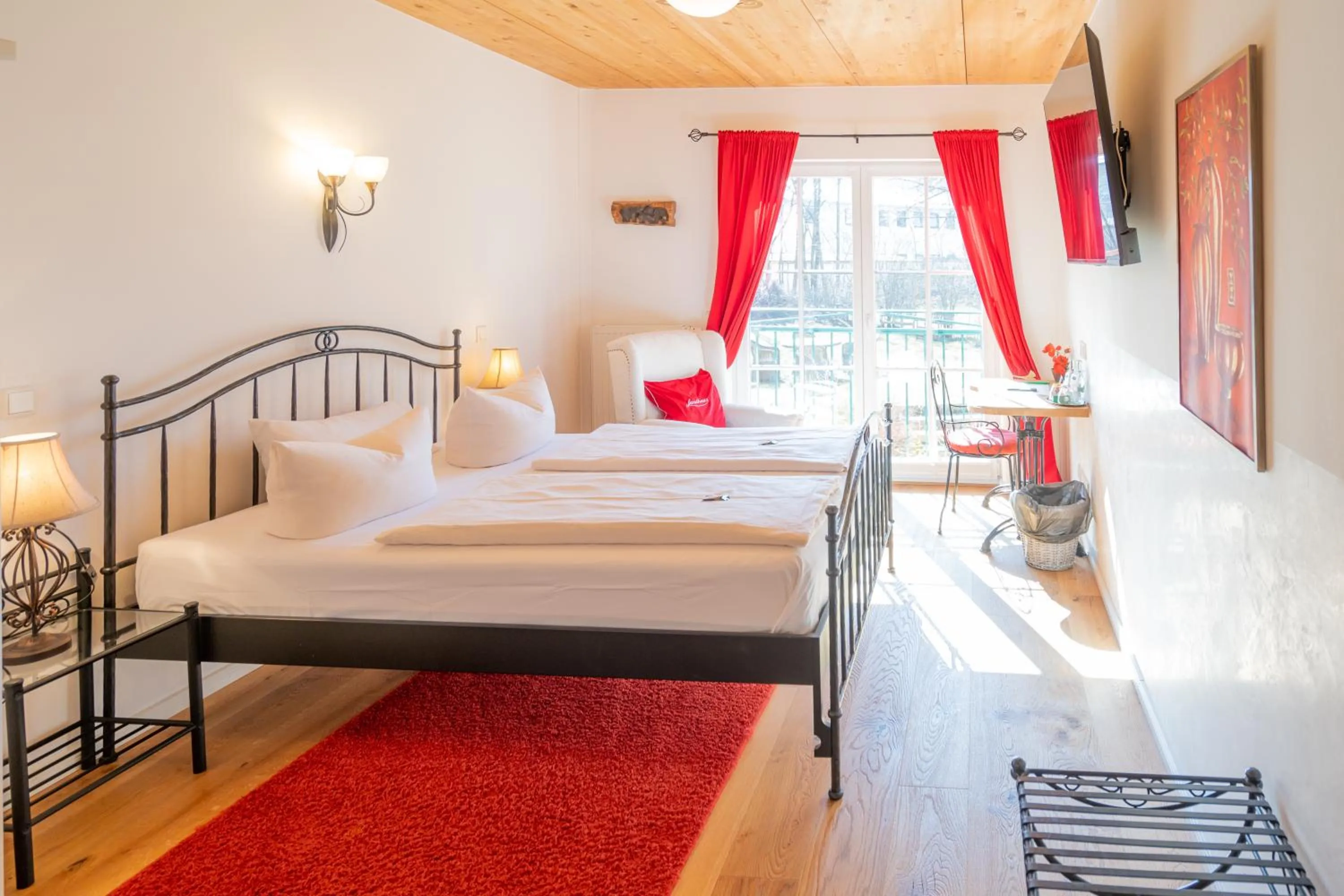 Photo of the whole room, Bed in Landhaus Hotel Wolfratshausen