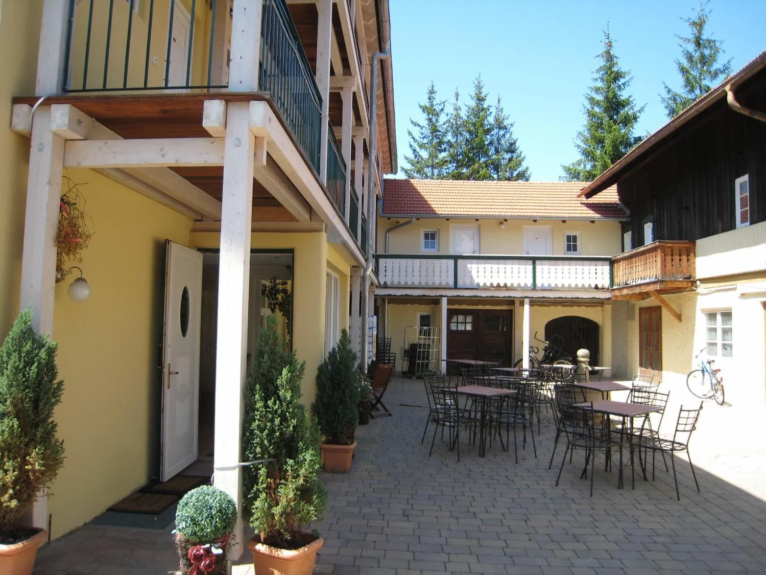 Patio in Landhaus Hotel Wolfratshausen