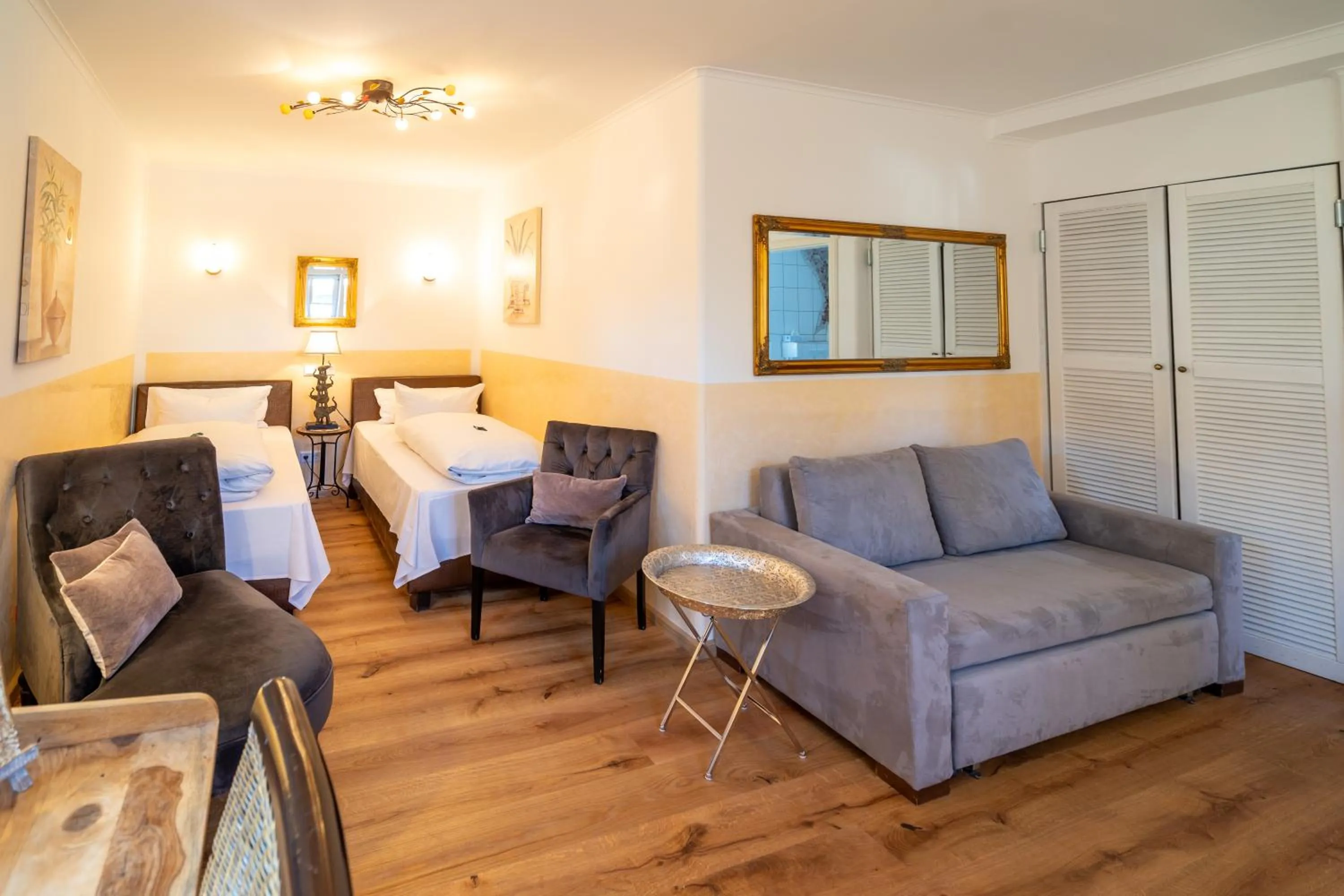 Photo of the whole room in Landhaus Hotel Wolfratshausen