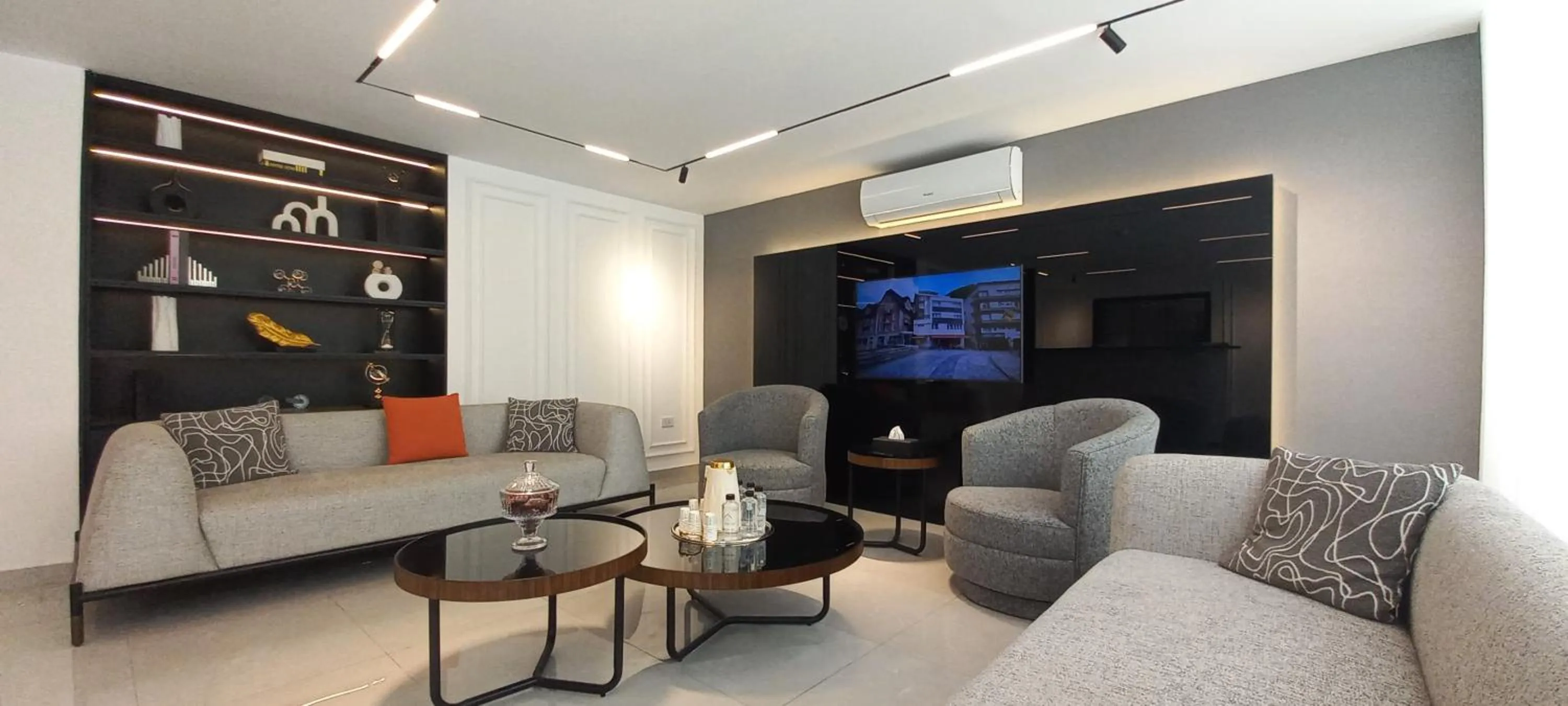 Lobby or reception in Al Kawther Hotel Apartments