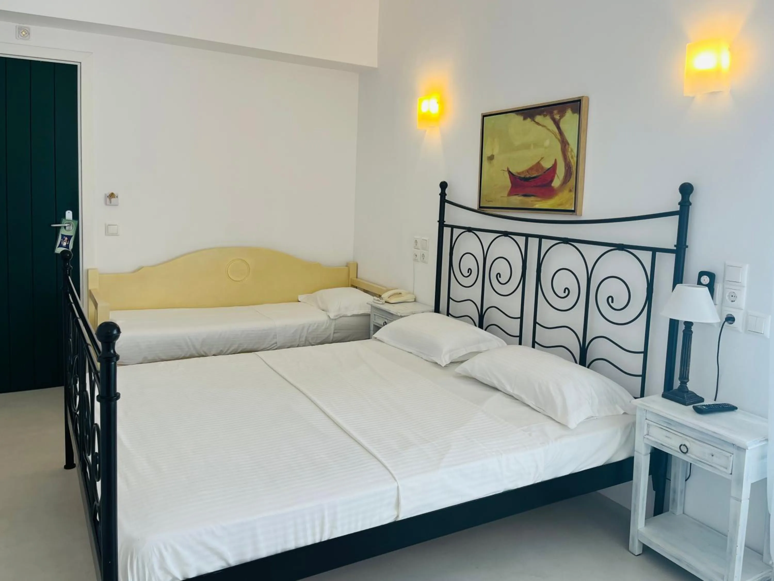 Bedroom, Bed in Kalypso Hotel