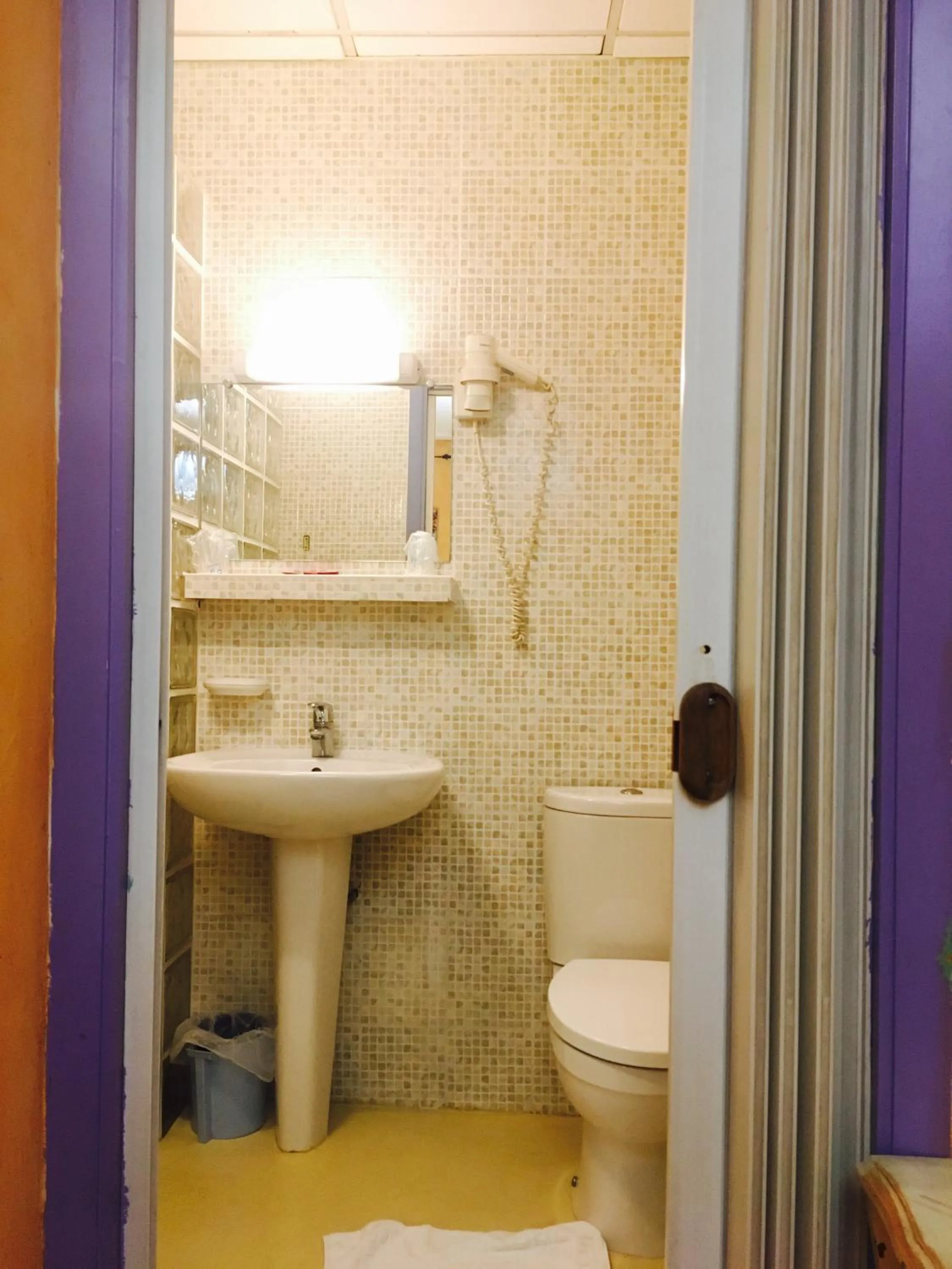 Toilet in Boutique Hotel Couleurs Suds