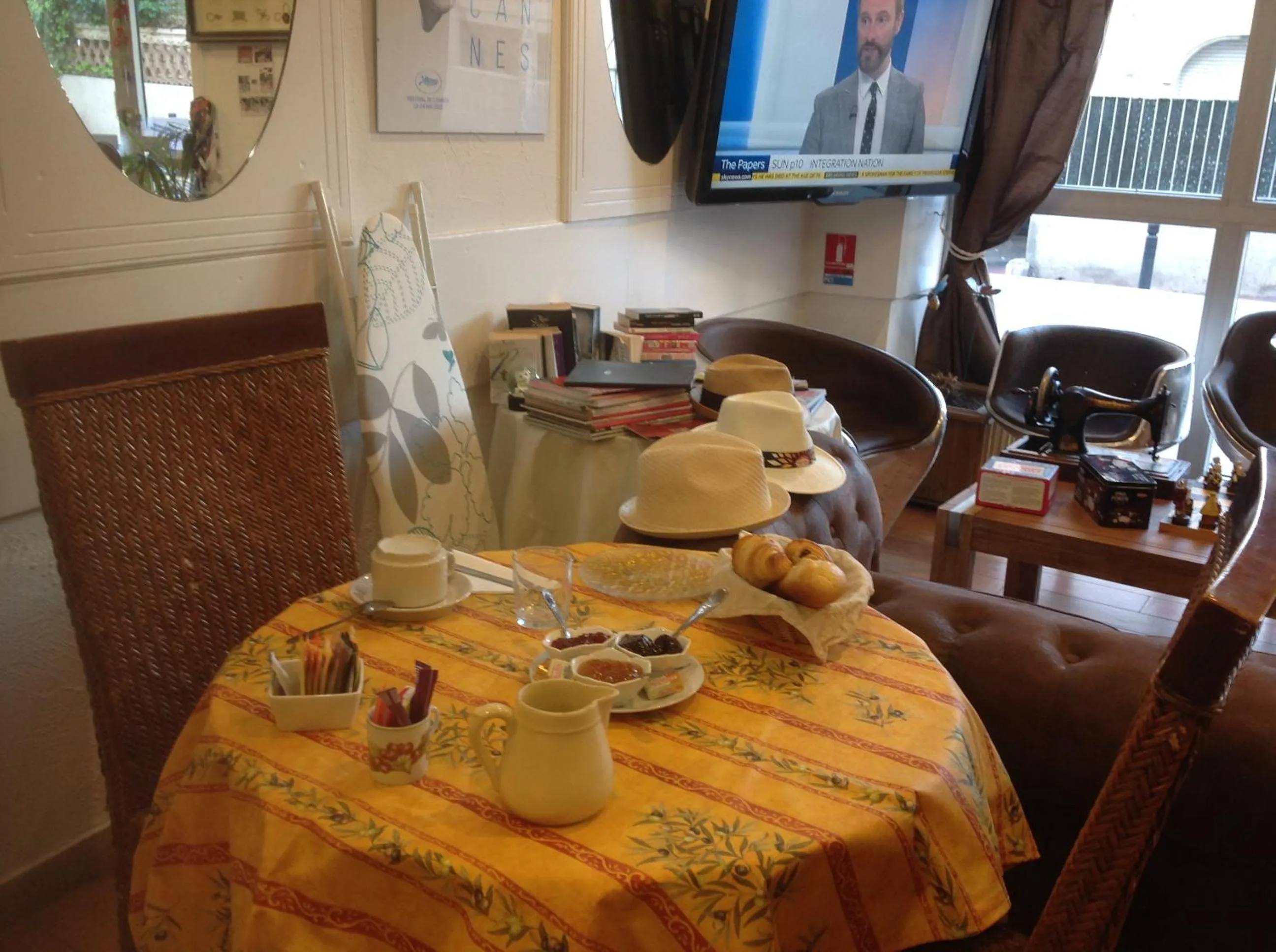 Food and drinks in Boutique Hotel Couleurs Suds