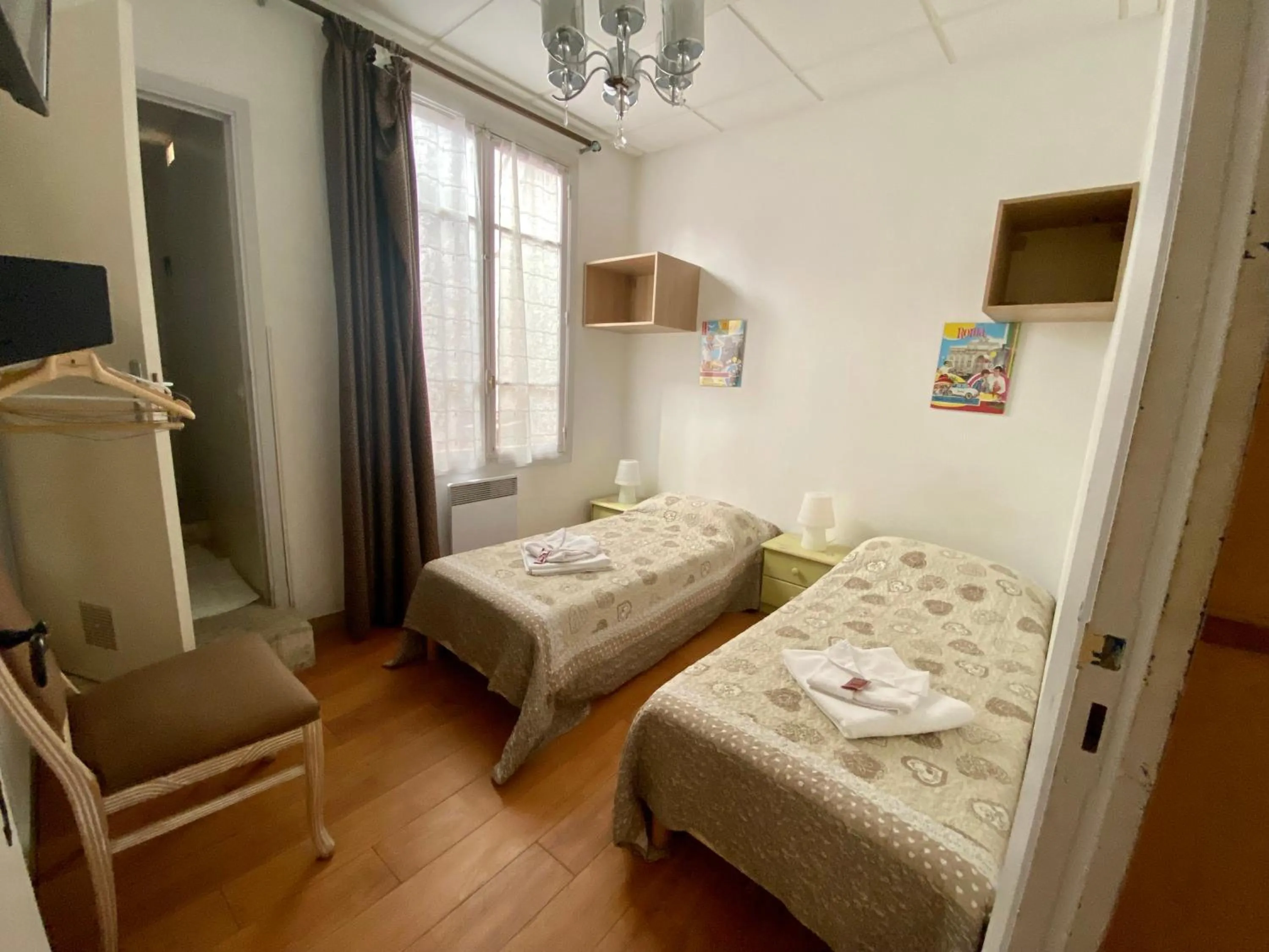 Photo of the whole room, Bed in Boutique Hotel Couleurs Suds