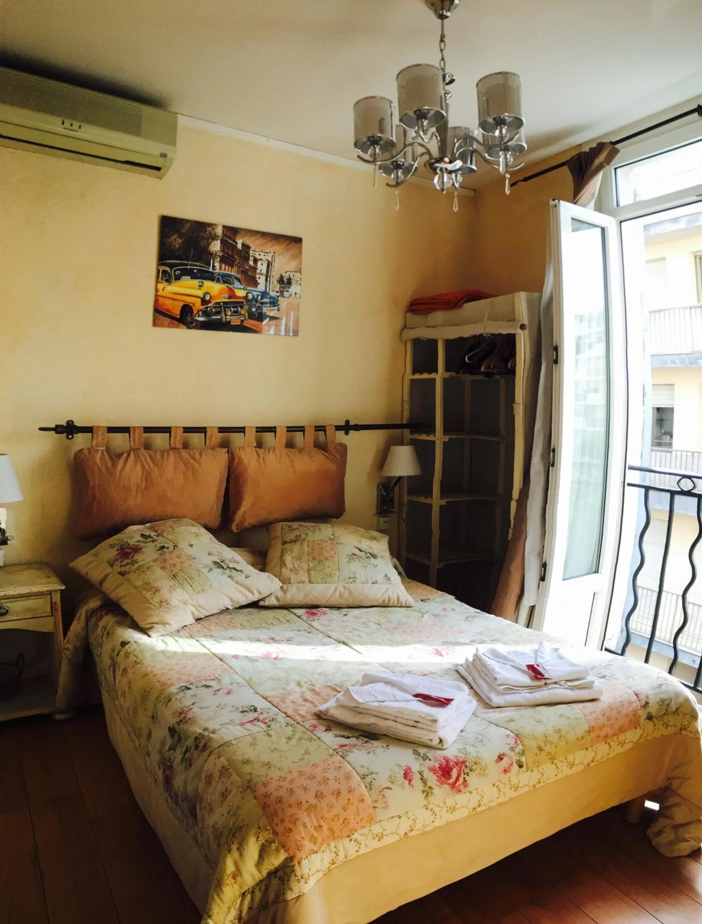 Photo of the whole room, Bed in Boutique Hotel Couleurs Suds