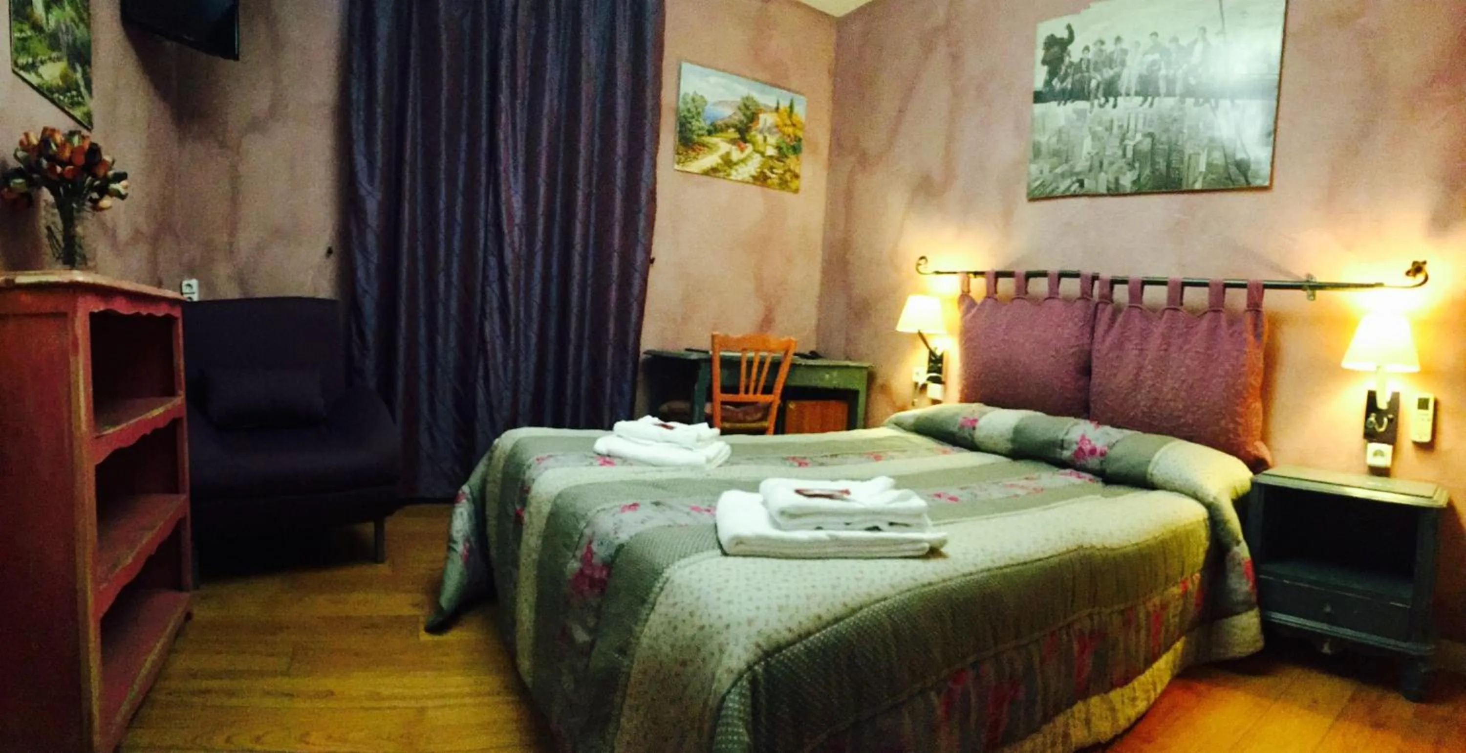 Decorative detail, Bed in Boutique Hotel Couleurs Suds