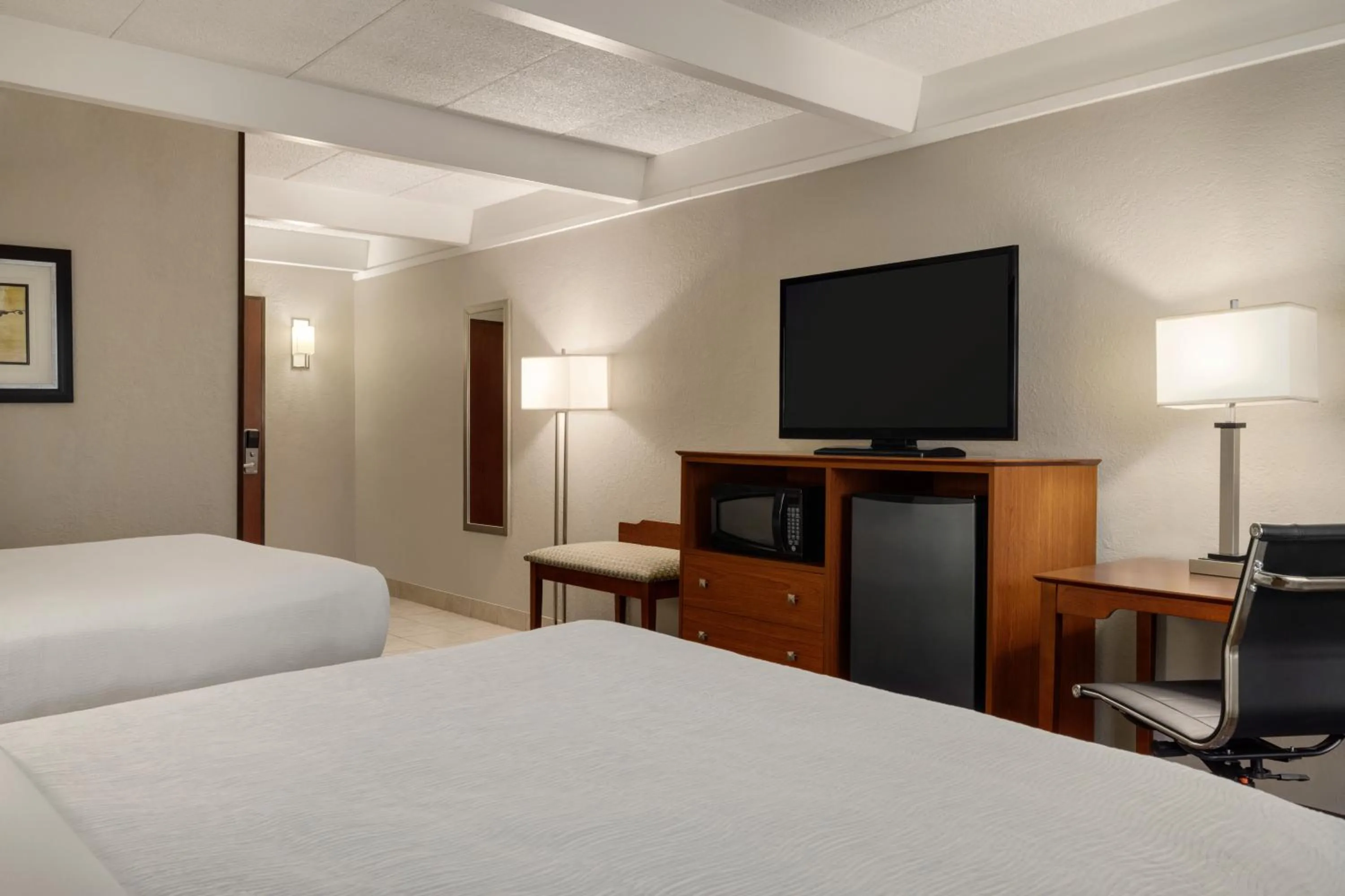 TV and multimedia, Bed in AmericInn by Wyndham Grand Rapids Airport North