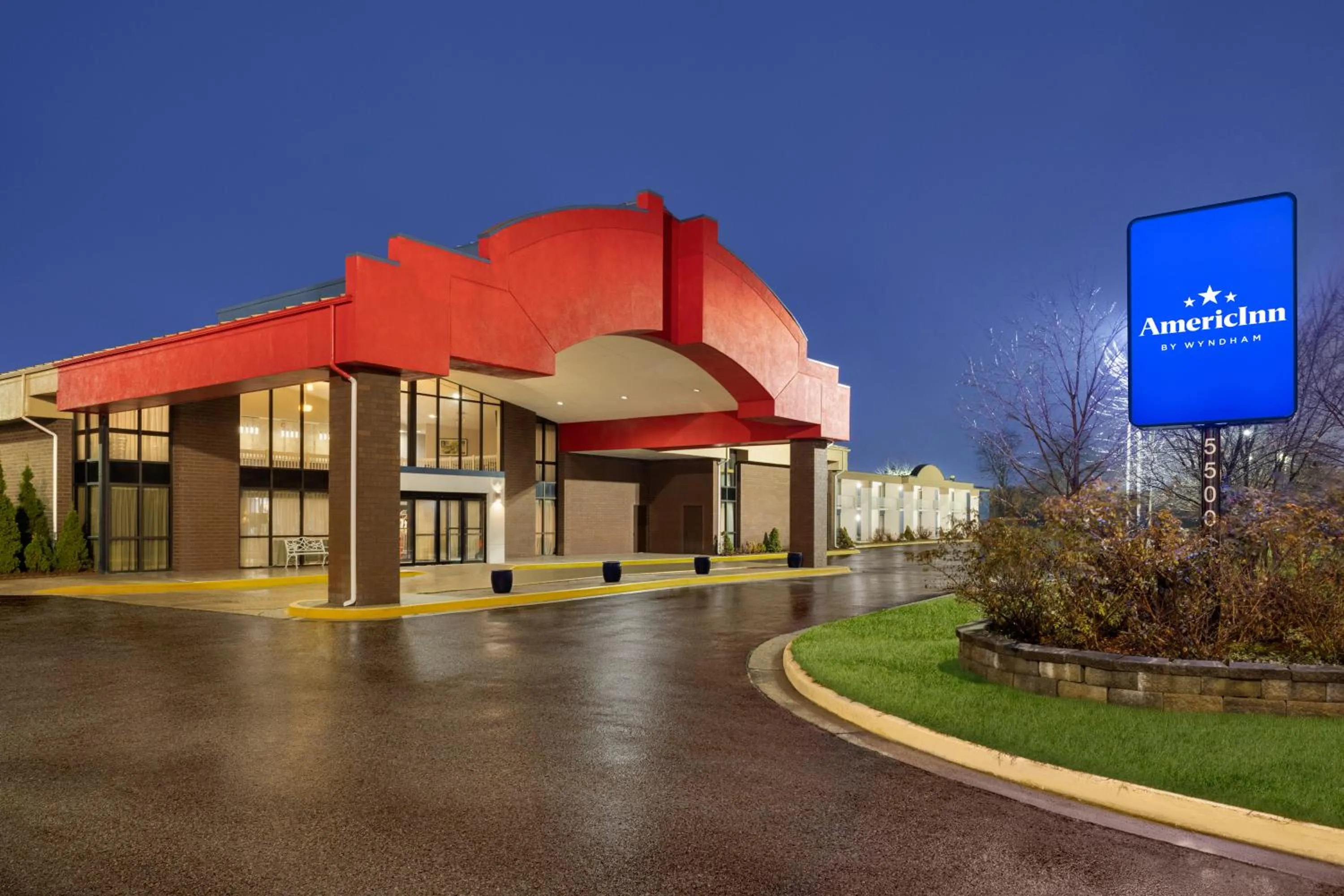 Facade/entrance in AmericInn by Wyndham Grand Rapids Airport North
